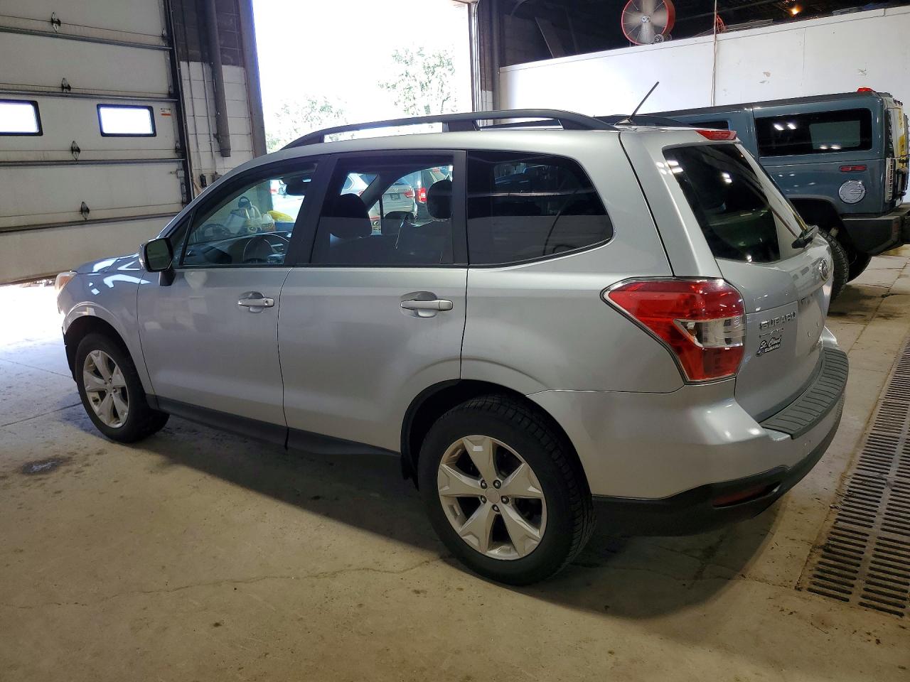 2015 Subaru Forester 2.5i Premium Silver vin: JF2SJAFC7FH555844