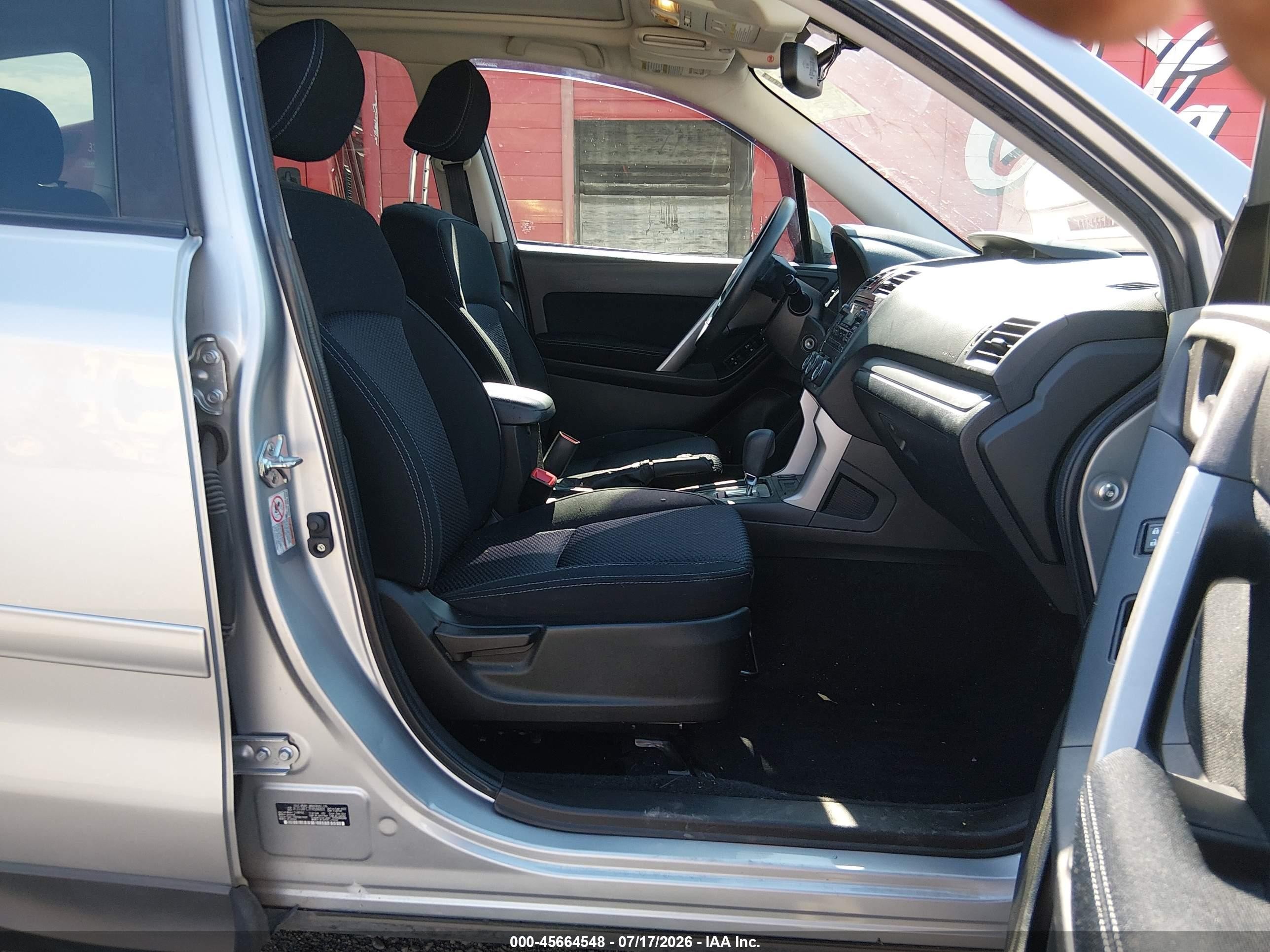 2015 Subaru Forester 2.5i Premium Silver vin: JF2SJAFC7FH584891