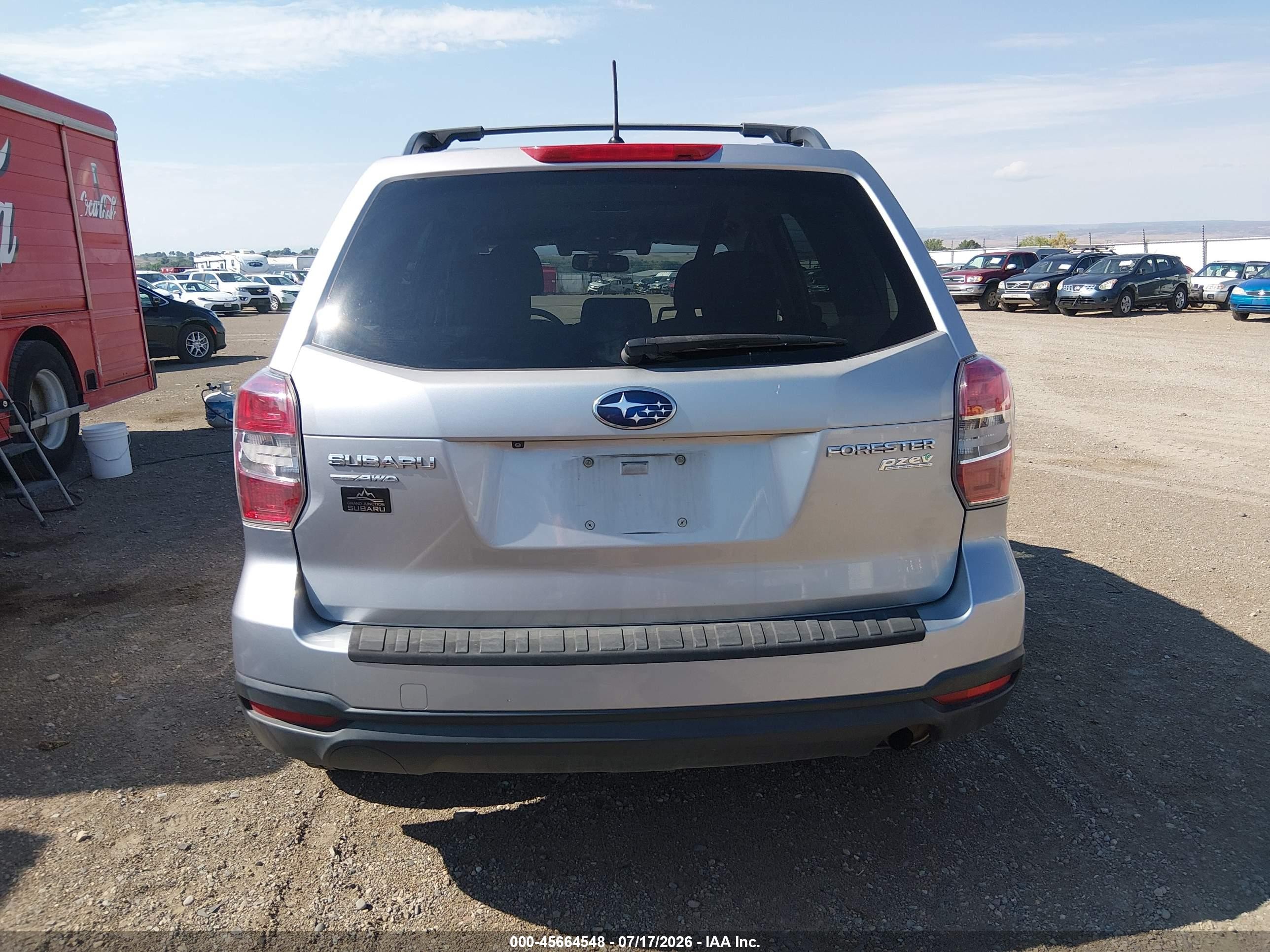 2015 Subaru Forester 2.5i Premium Silver vin: JF2SJAFC7FH584891