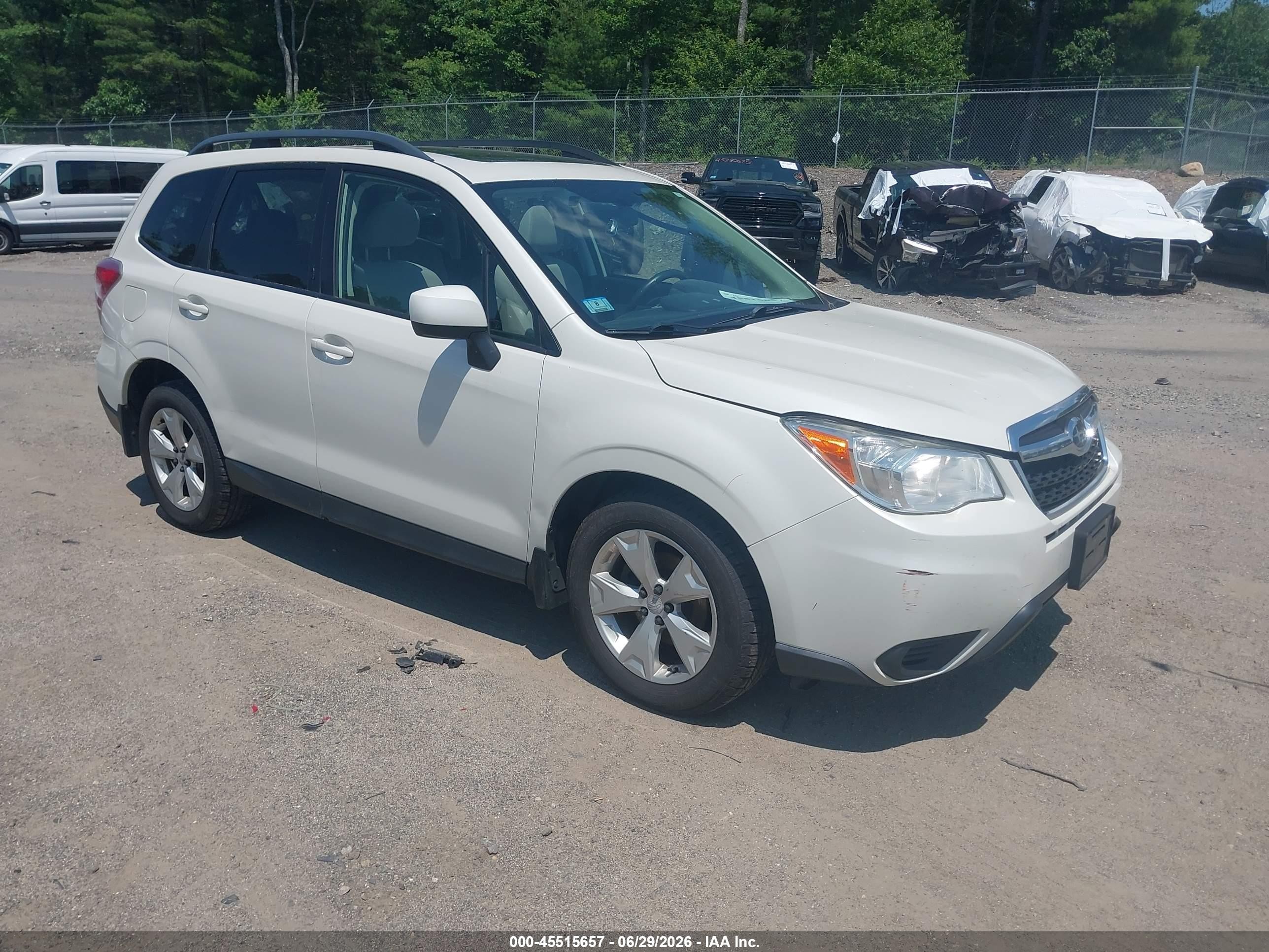 2015 Subaru Forester 2.5i Premium White vin: JF2SJAFC9FH566747