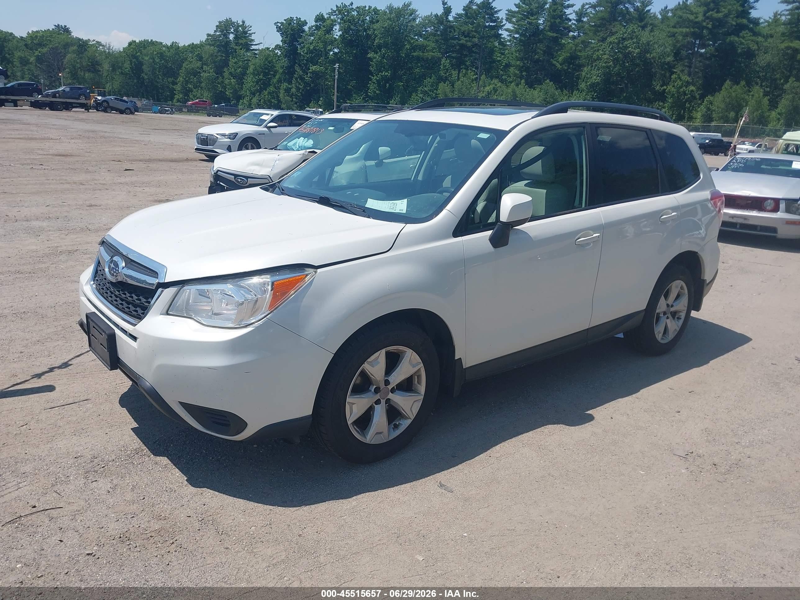2015 Subaru Forester 2.5i Premium White vin: JF2SJAFC9FH566747