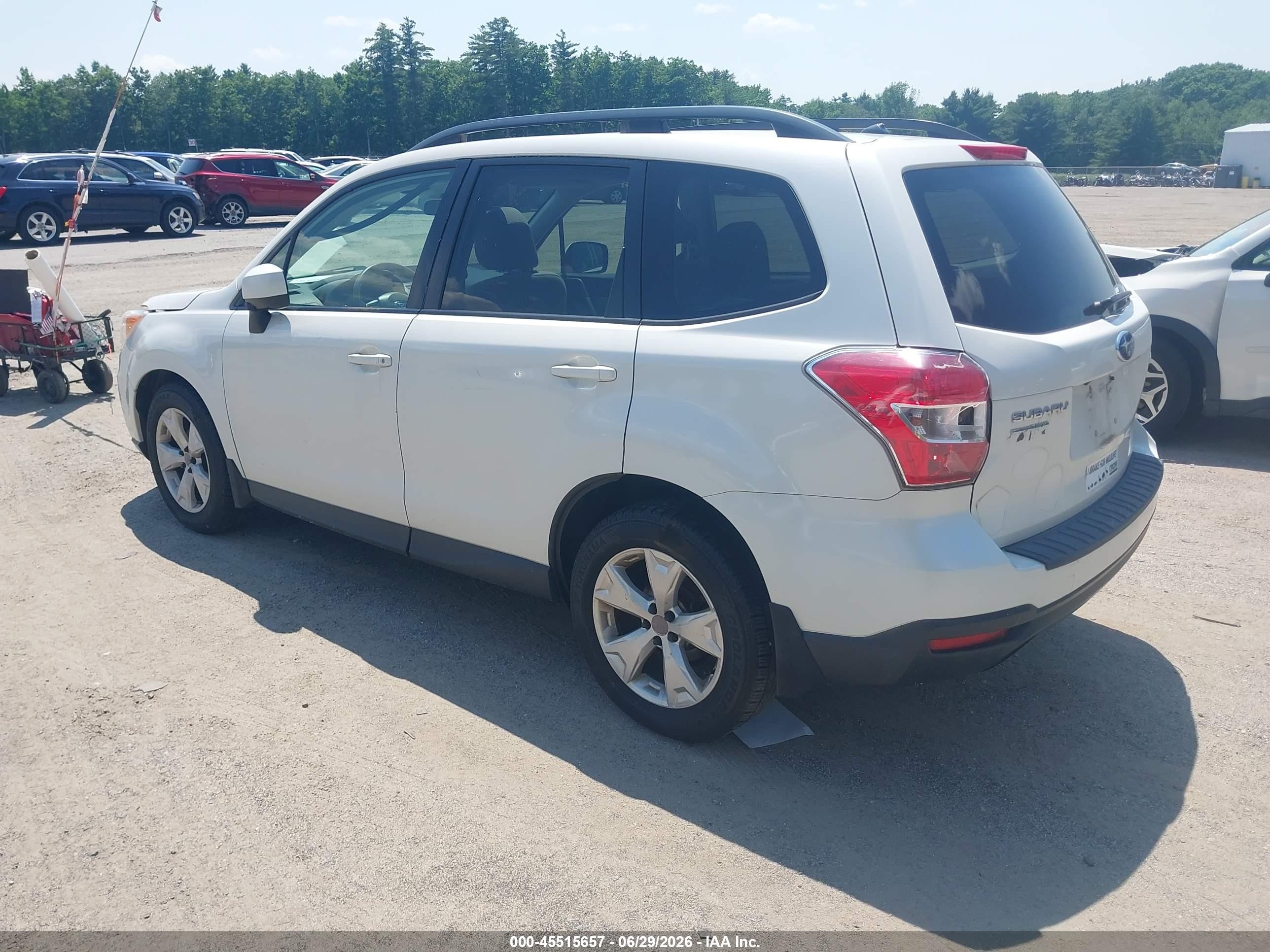 2015 Subaru Forester 2.5i Premium White vin: JF2SJAFC9FH566747