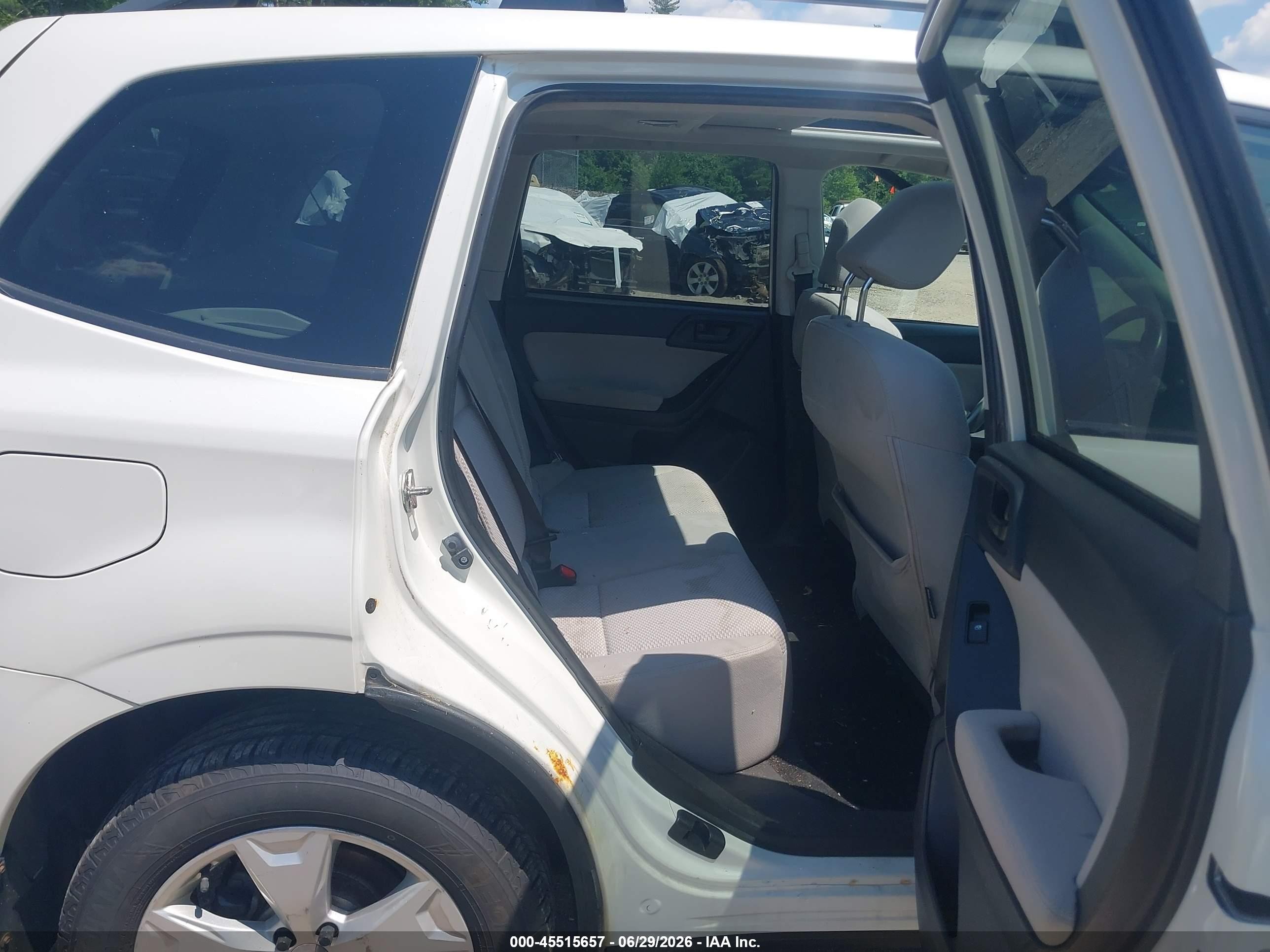 2015 Subaru Forester 2.5i Premium White vin: JF2SJAFC9FH566747