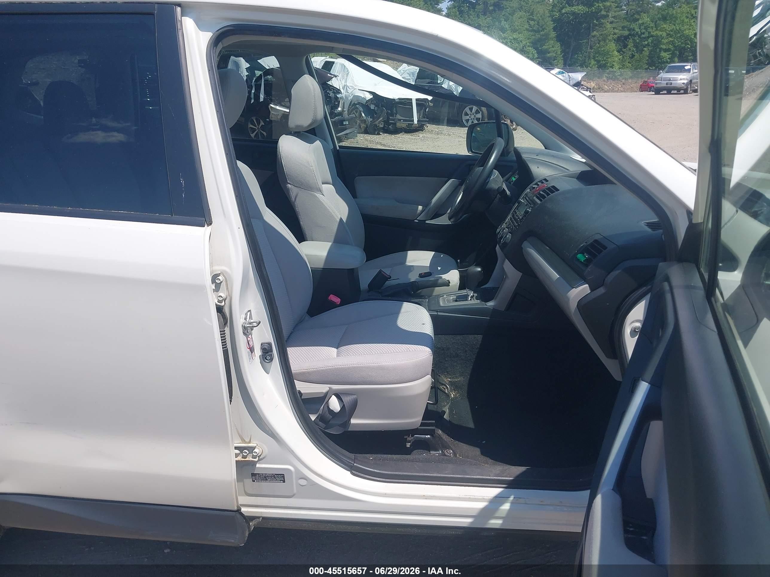 2015 Subaru Forester 2.5i Premium White vin: JF2SJAFC9FH566747
