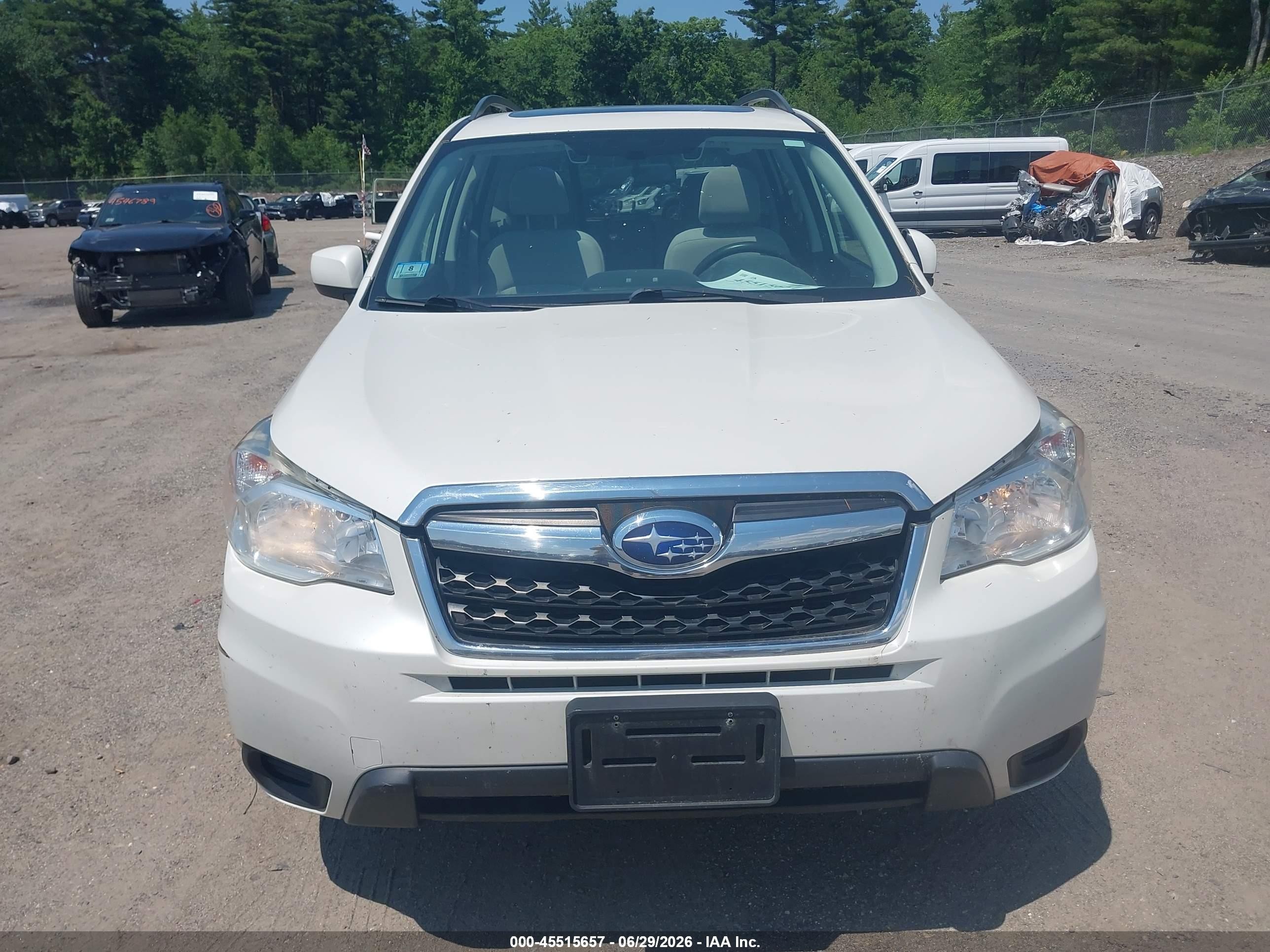 2015 Subaru Forester 2.5i Premium White vin: JF2SJAFC9FH566747