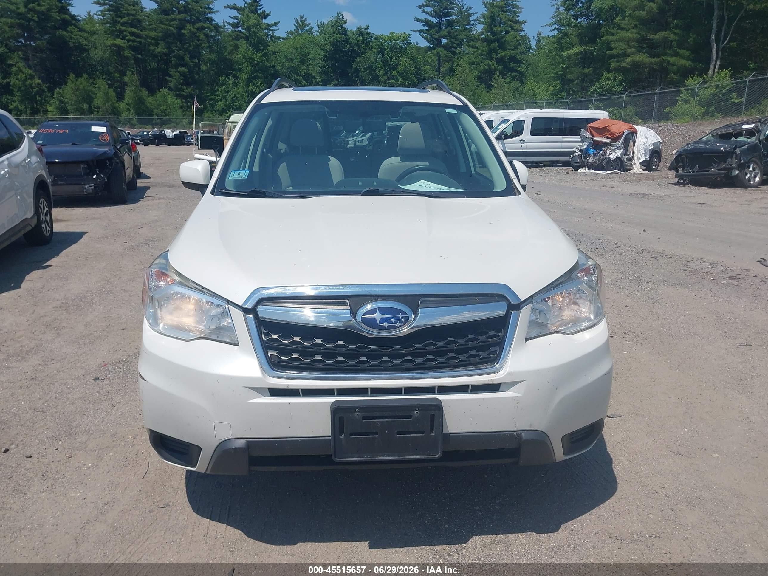 2015 Subaru Forester 2.5i Premium White vin: JF2SJAFC9FH566747