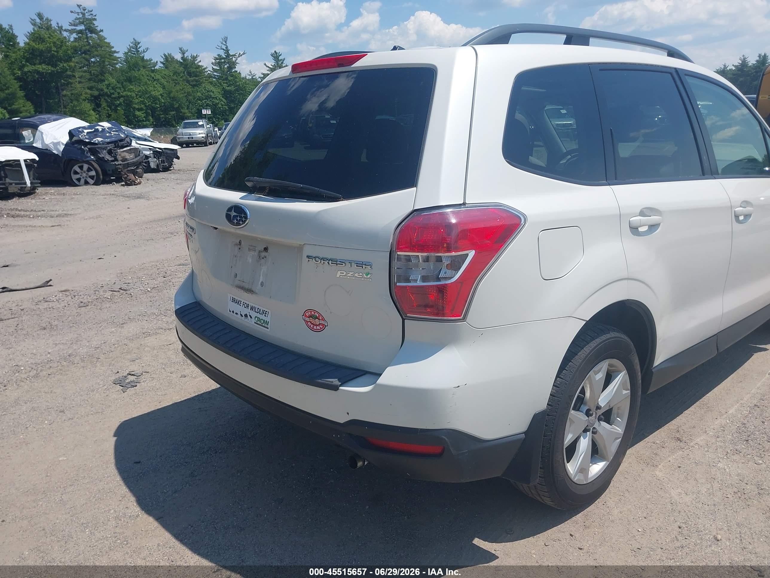 2015 Subaru Forester 2.5i Premium White vin: JF2SJAFC9FH566747