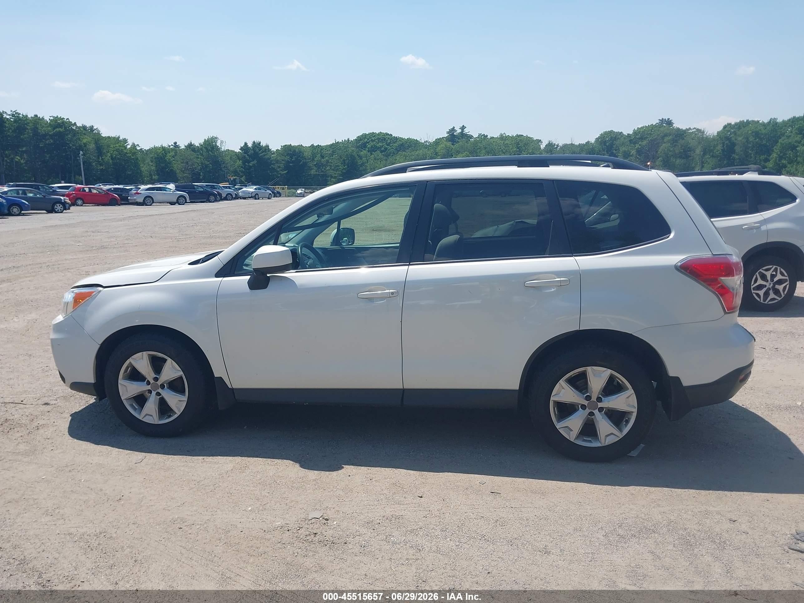 2015 Subaru Forester 2.5i Premium White vin: JF2SJAFC9FH566747