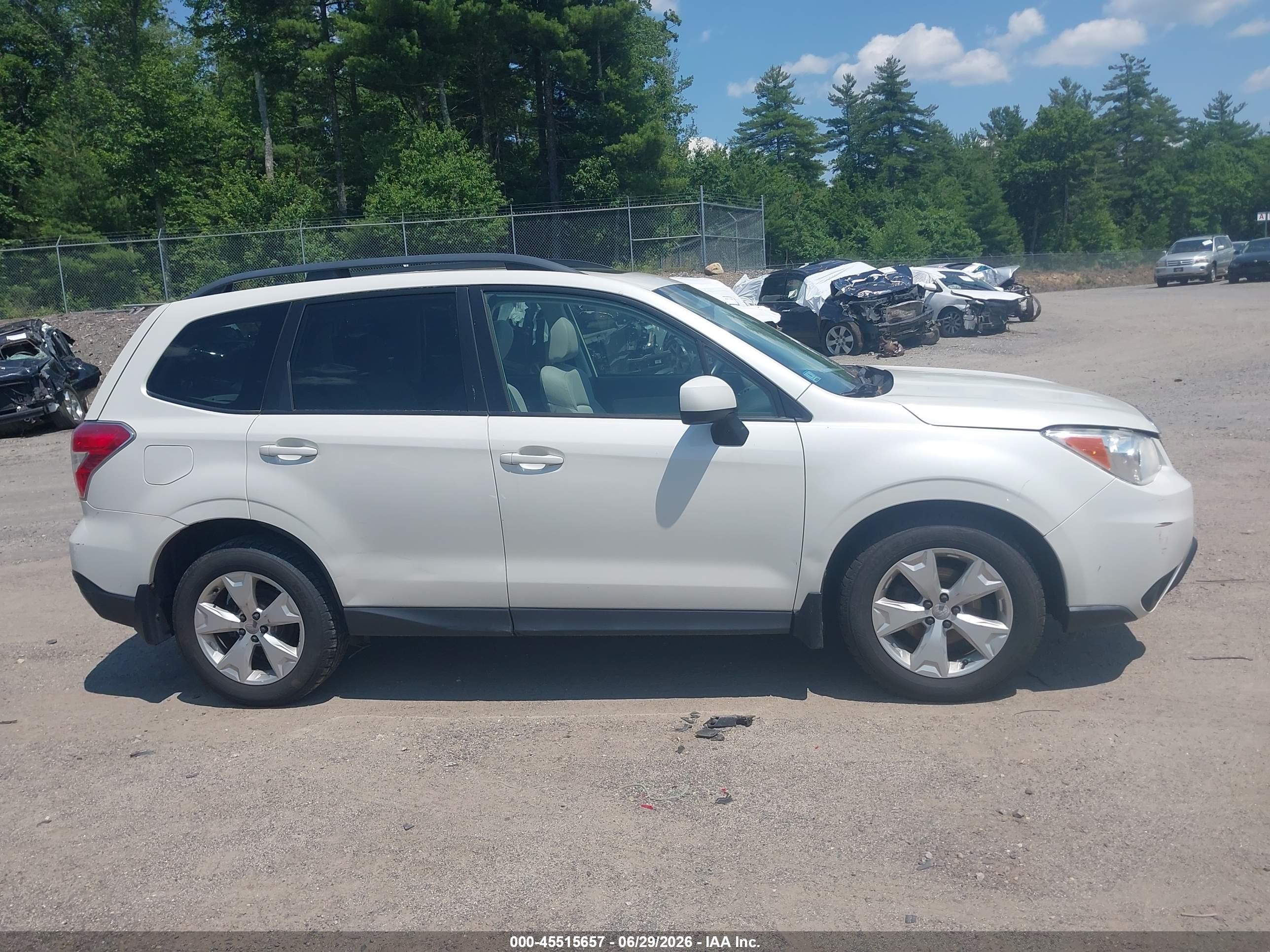 2015 Subaru Forester 2.5i Premium White vin: JF2SJAFC9FH566747
