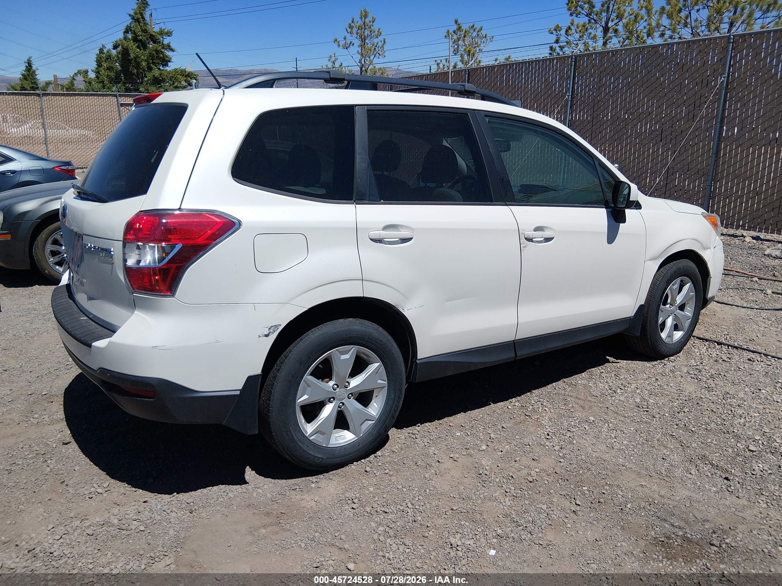 2015 Subaru Forester 2.5i Premium White vin: JF2SJAFC9FH598999