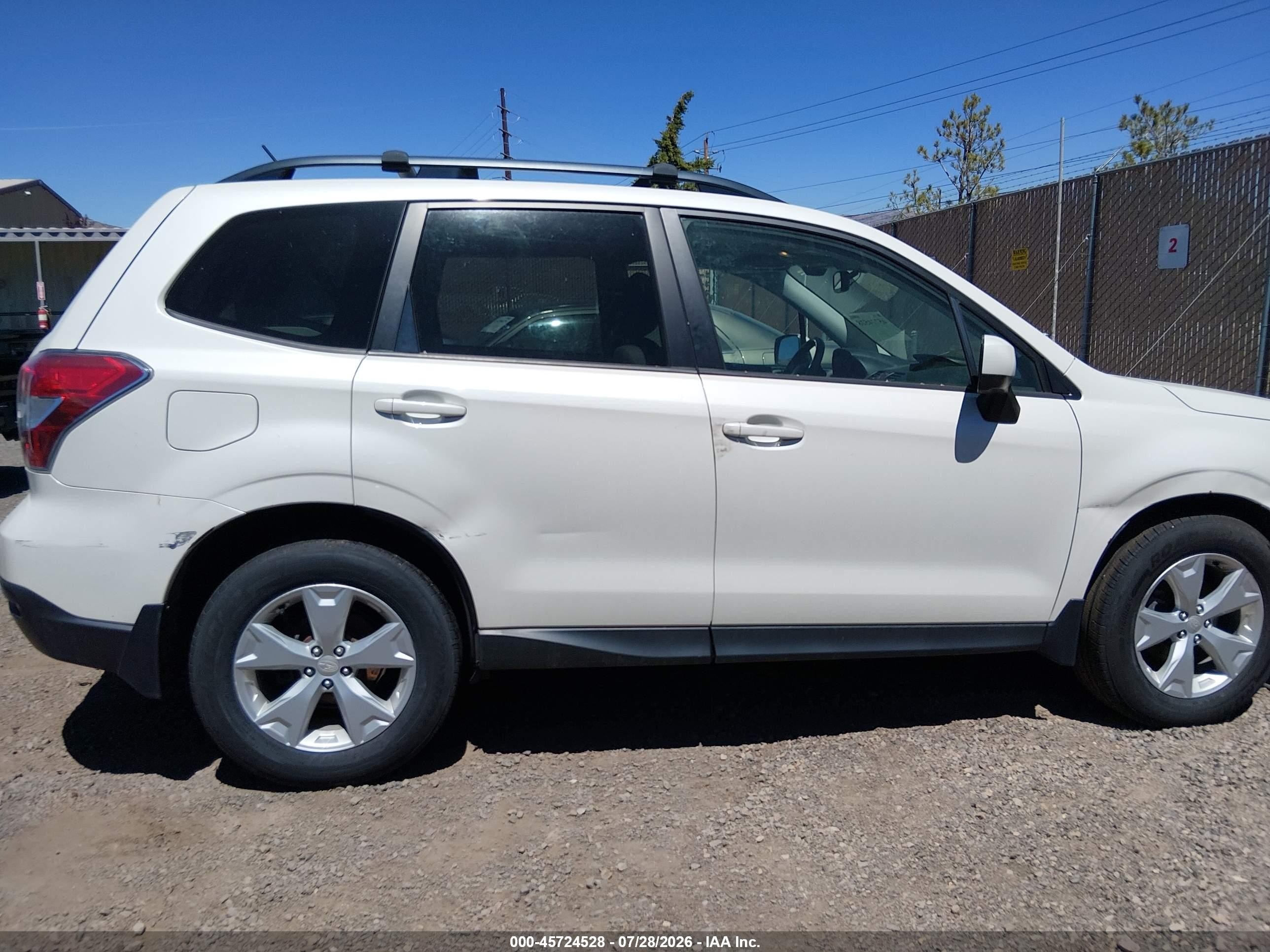 2015 Subaru Forester 2.5i Premium White vin: JF2SJAFC9FH598999