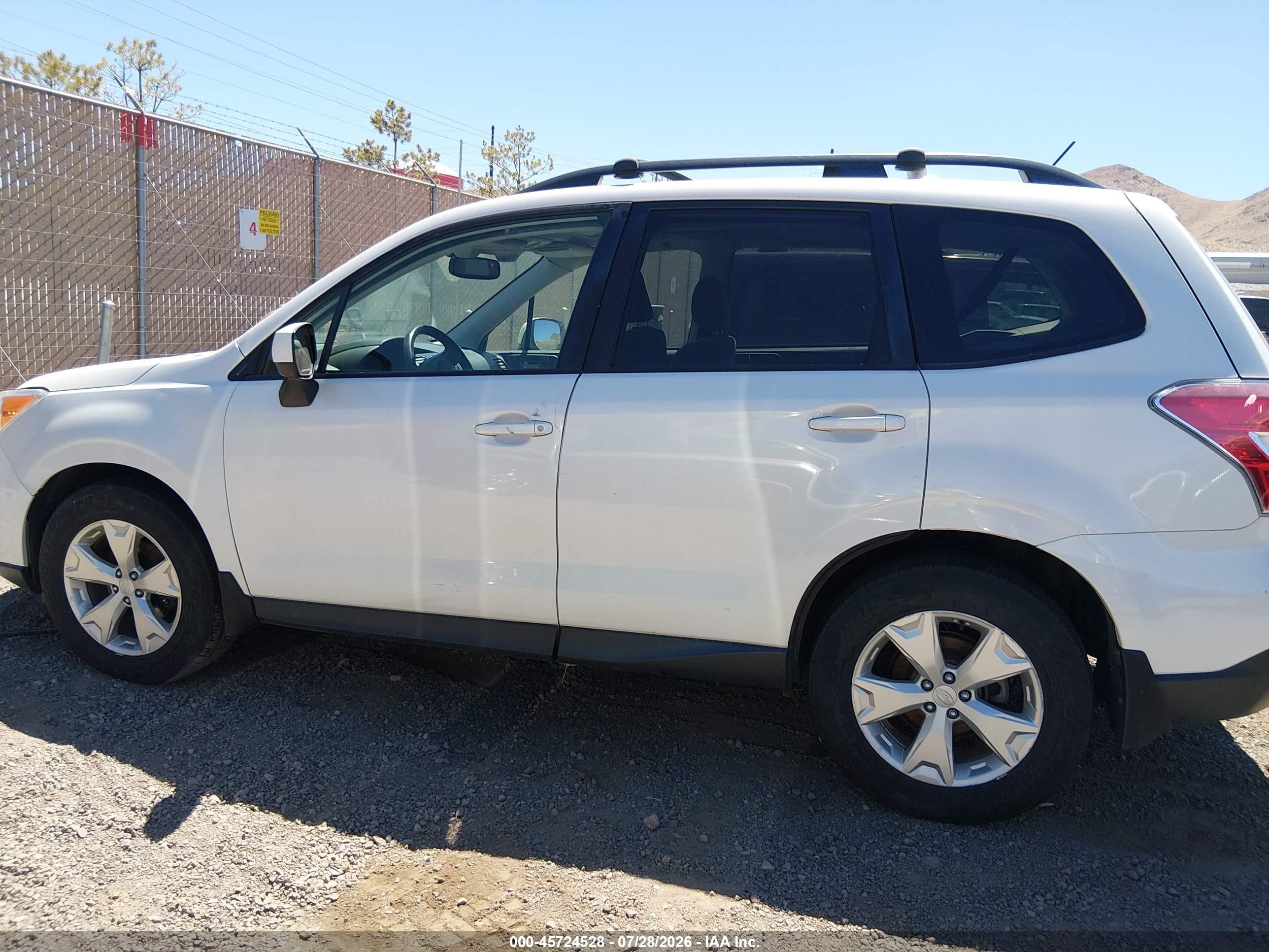 2015 Subaru Forester 2.5i Premium White vin: JF2SJAFC9FH598999