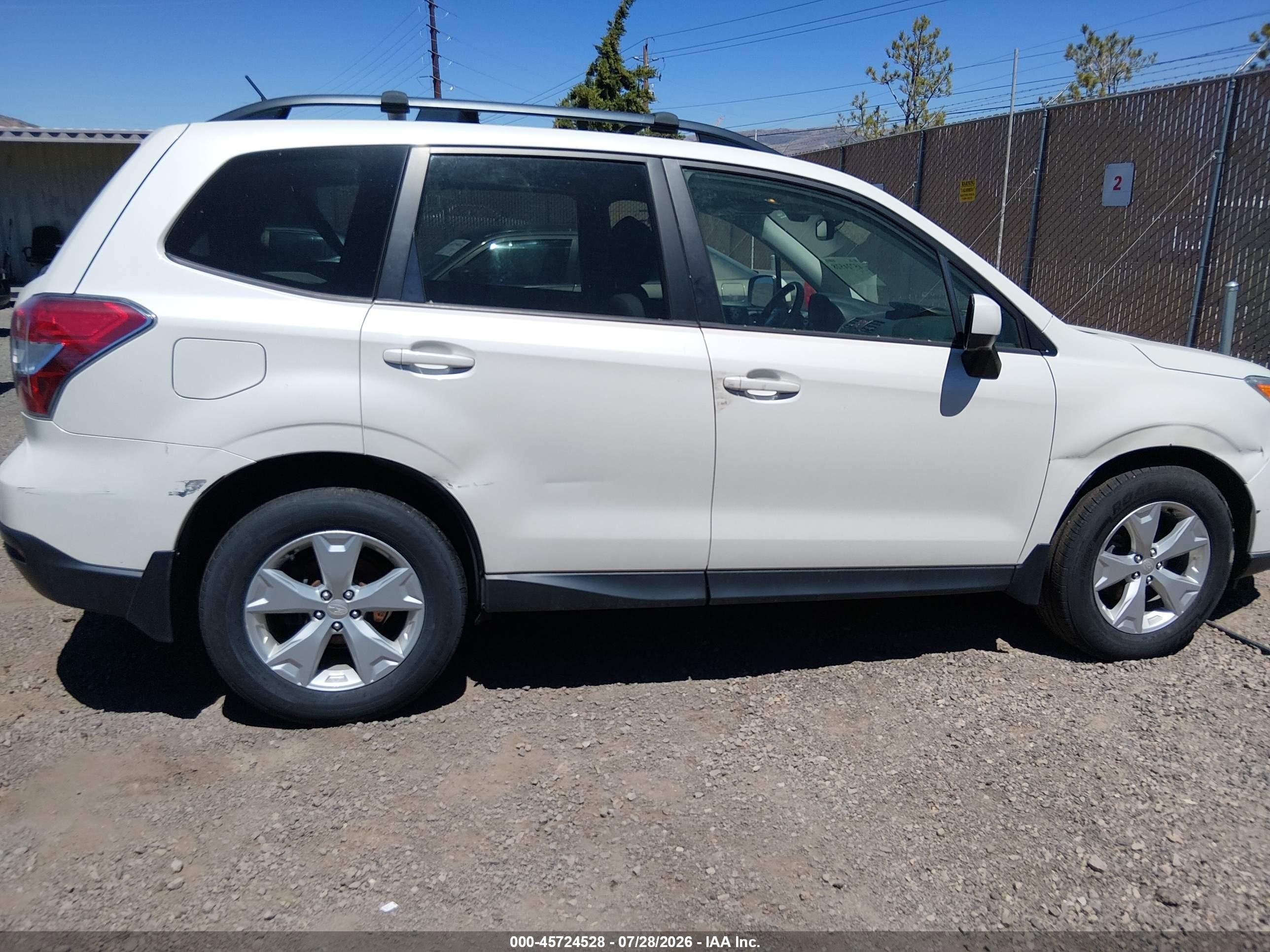 2015 Subaru Forester 2.5i Premium White vin: JF2SJAFC9FH598999