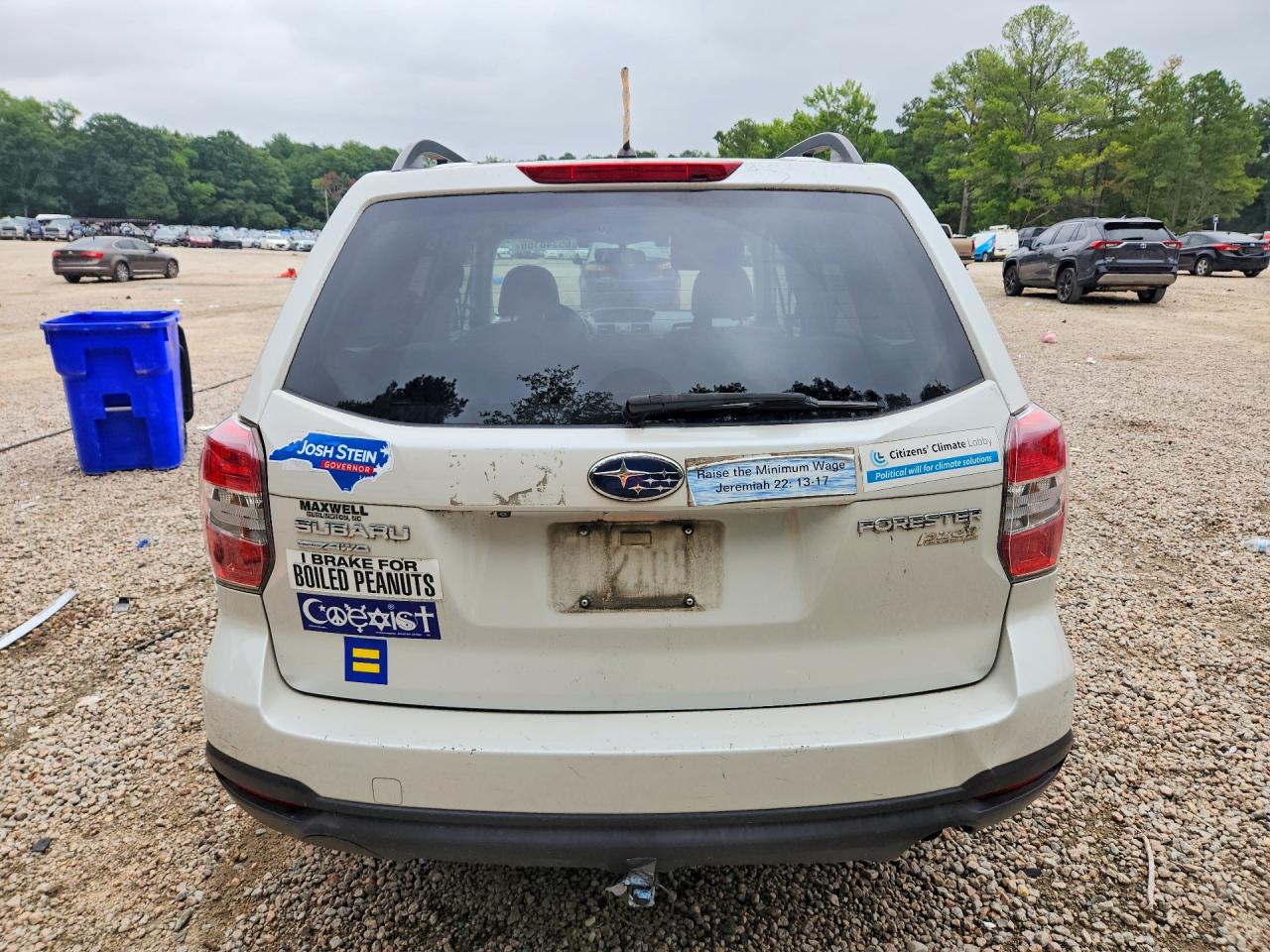 2015 Subaru Forester 2.5i Premium White vin: JF2SJAFCXFH423046
