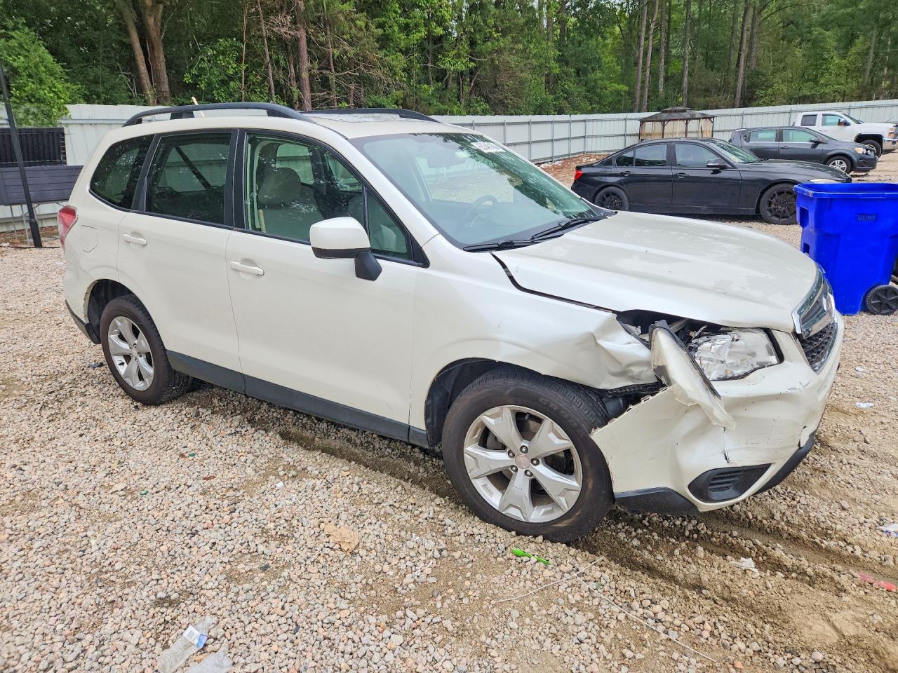 2015 Subaru Forester 2.5i Premium White vin: JF2SJAFCXFH423046