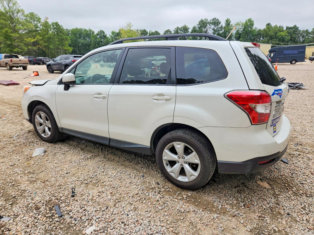 2015 Subaru Forester 2.5i Premium White vin: JF2SJAFCXFH423046