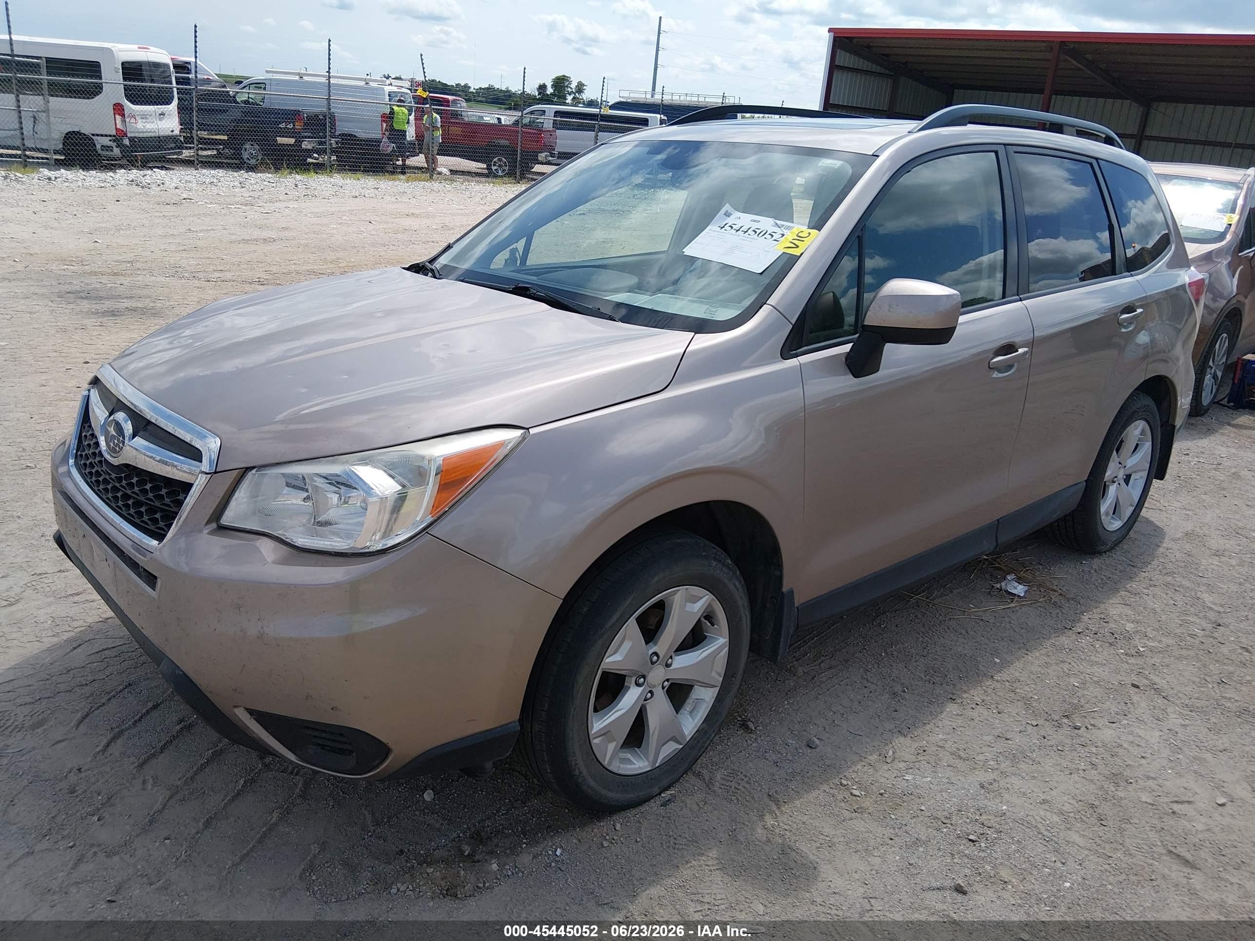 2015 Subaru Forester 2.5i Premium Beige vin: JF2SJAFCXFH482761