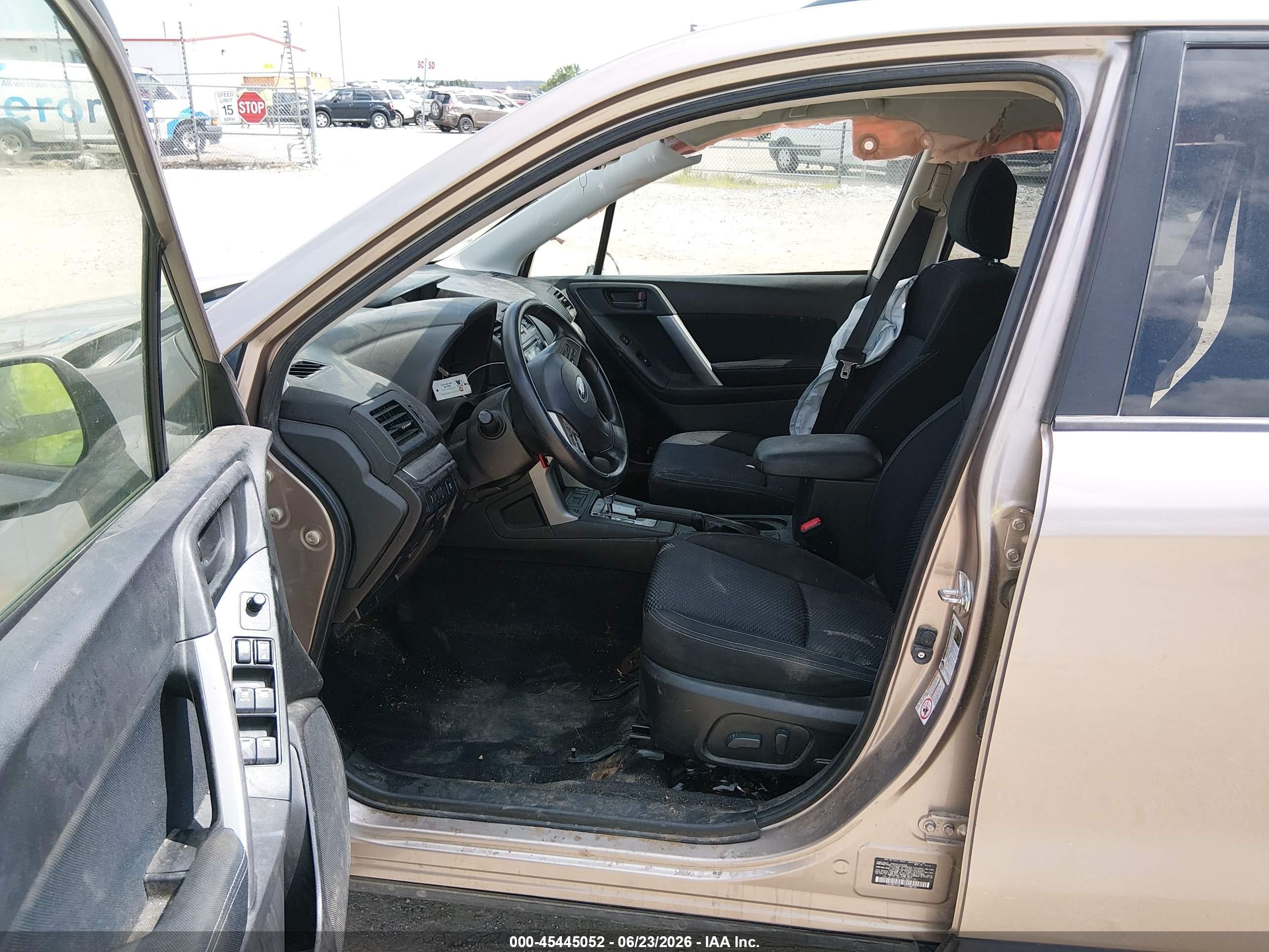 2015 Subaru Forester 2.5i Premium Beige vin: JF2SJAFCXFH482761