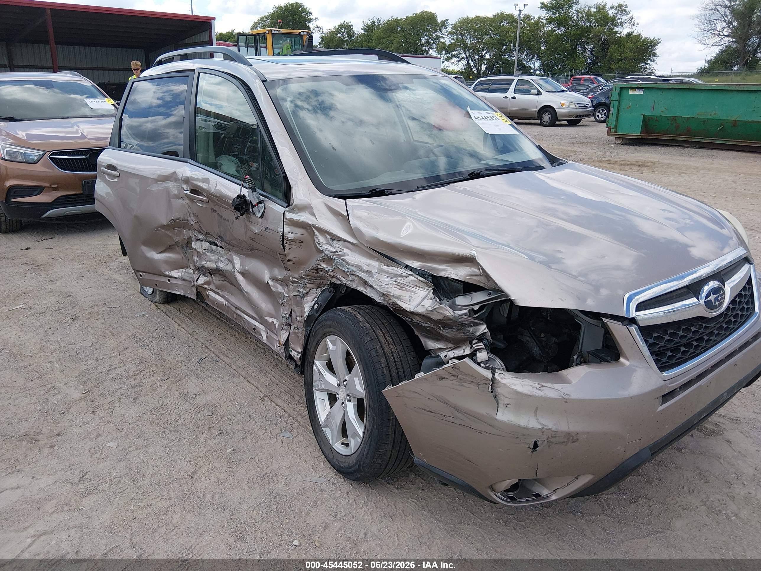 2015 Subaru Forester 2.5i Premium Beige vin: JF2SJAFCXFH482761