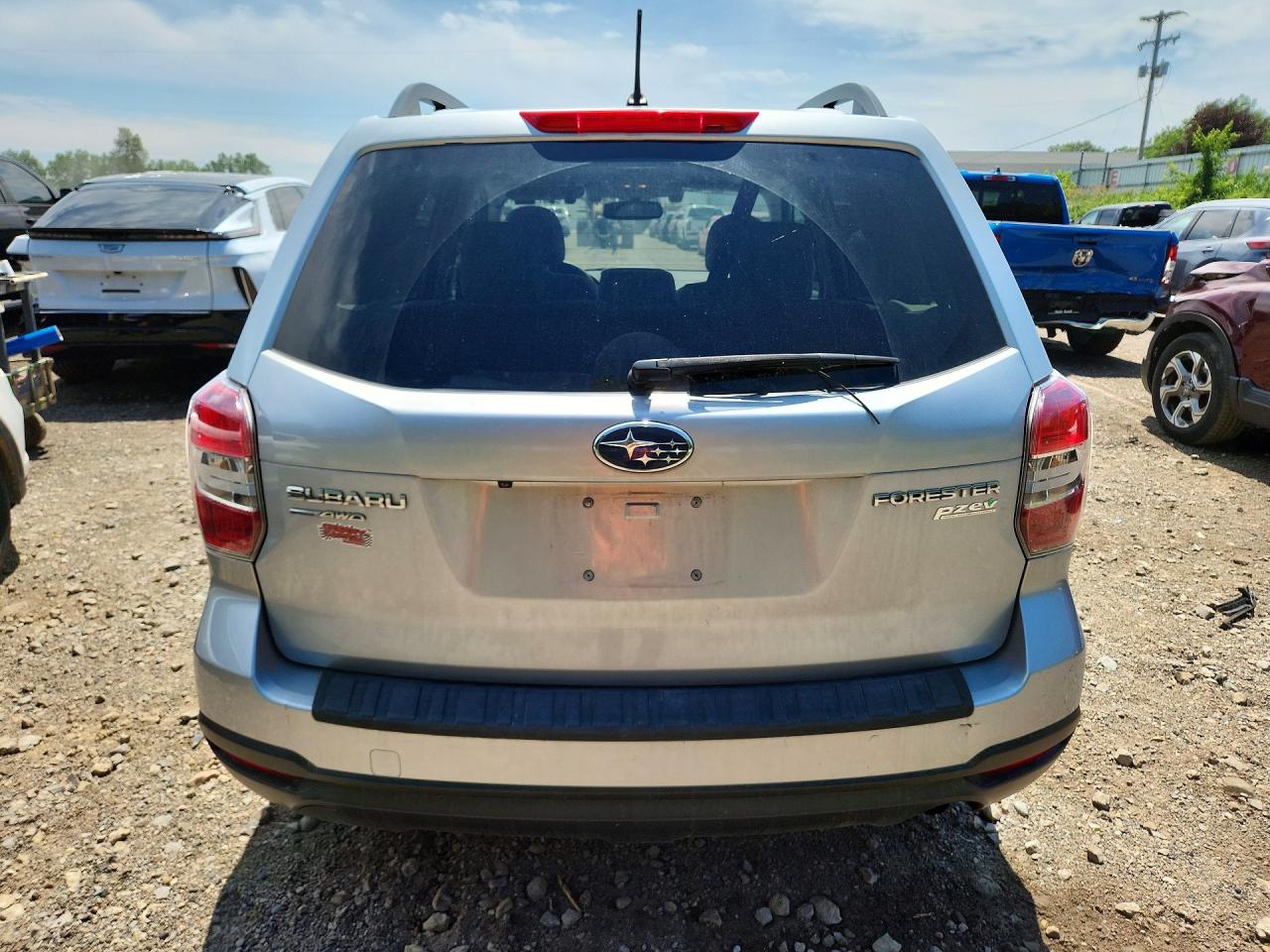 2015 Subaru Forester 2.5i Premium Серебряный vin: JF2SJAFCXFH555210