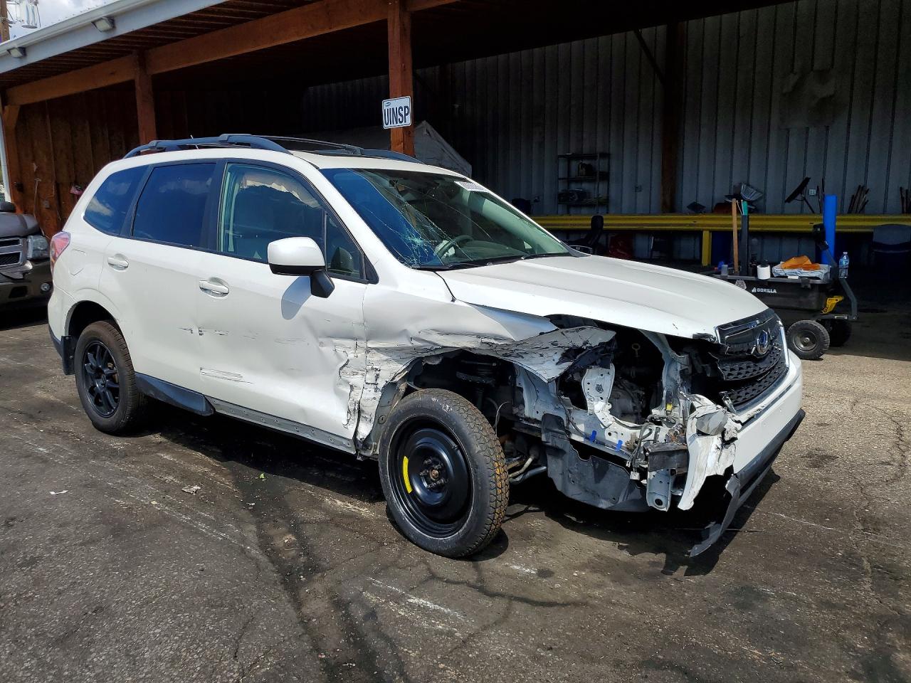 2015 Subaru Forester 2.5i Premium White vin: JF2SJAFCXFH580432