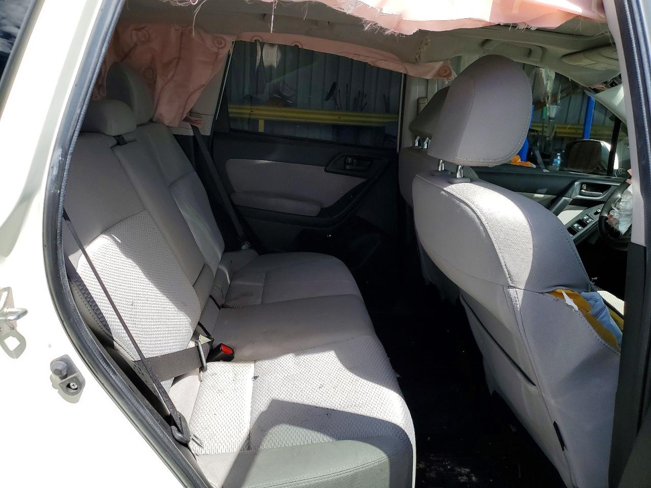 2015 Subaru Forester 2.5i Premium White vin: JF2SJAFCXFH580432