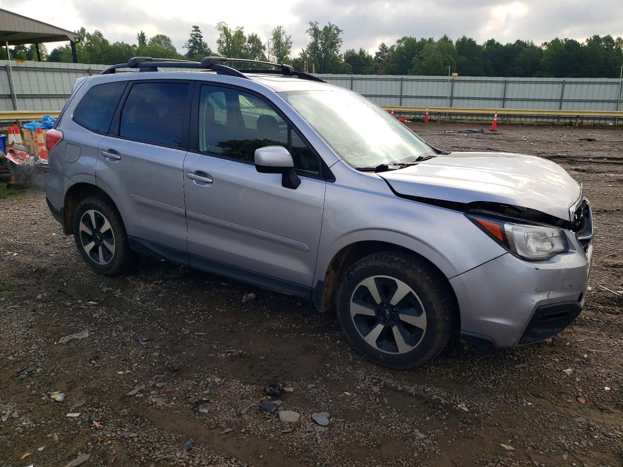 2017 Subaru Forester 2.5i Premium Silver vin: JF2SJAGC0HH543200