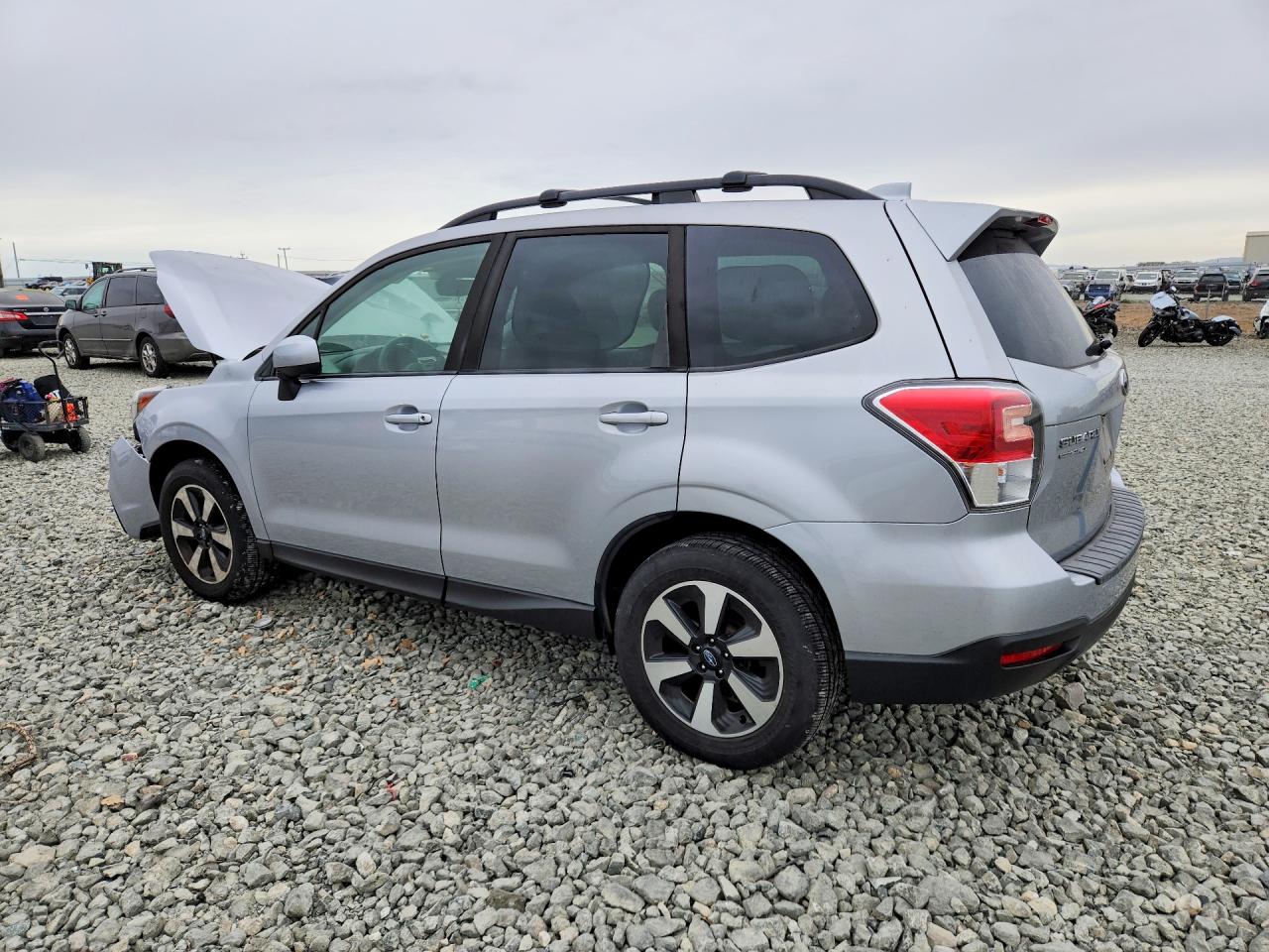 2018 Subaru Forester 2.5i Premium Silver vin: JF2SJAGC0JH459108