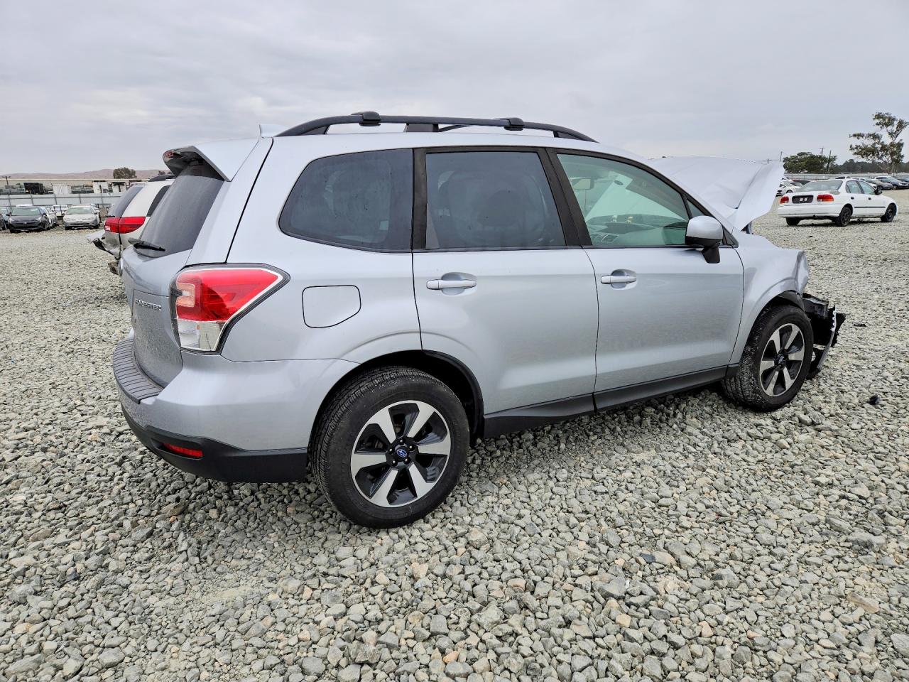 2018 Subaru Forester 2.5i Premium Silver vin: JF2SJAGC0JH459108