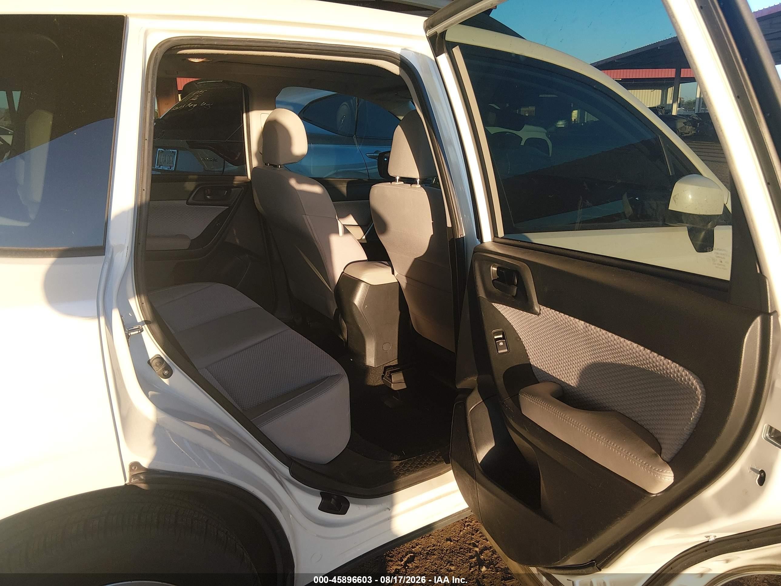 2017 Subaru Forester 2.5i Premium White vin: JF2SJAGC2HH472243