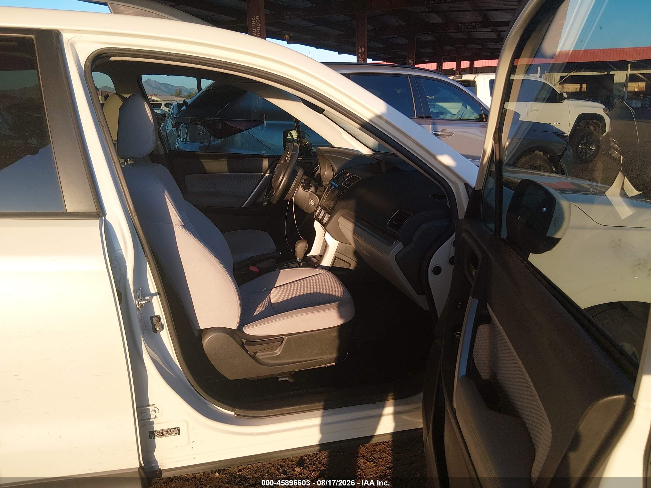 2017 Subaru Forester 2.5i Premium White vin: JF2SJAGC2HH472243