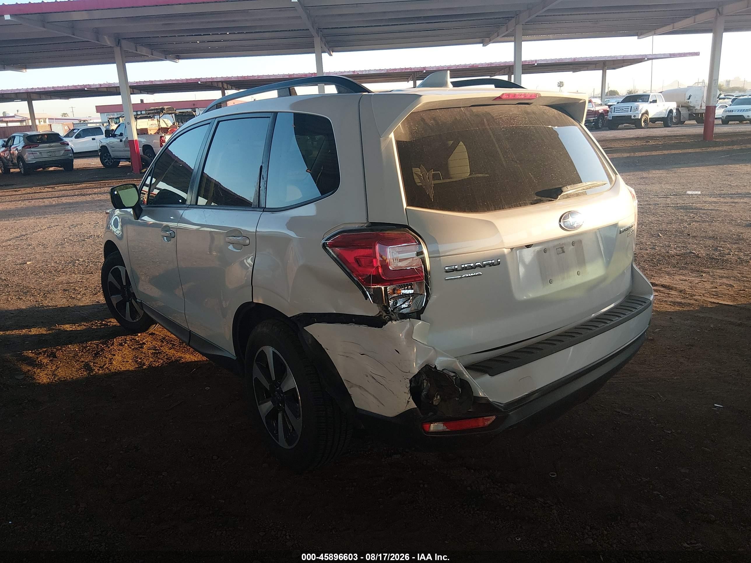2017 Subaru Forester 2.5i Premium White vin: JF2SJAGC2HH472243