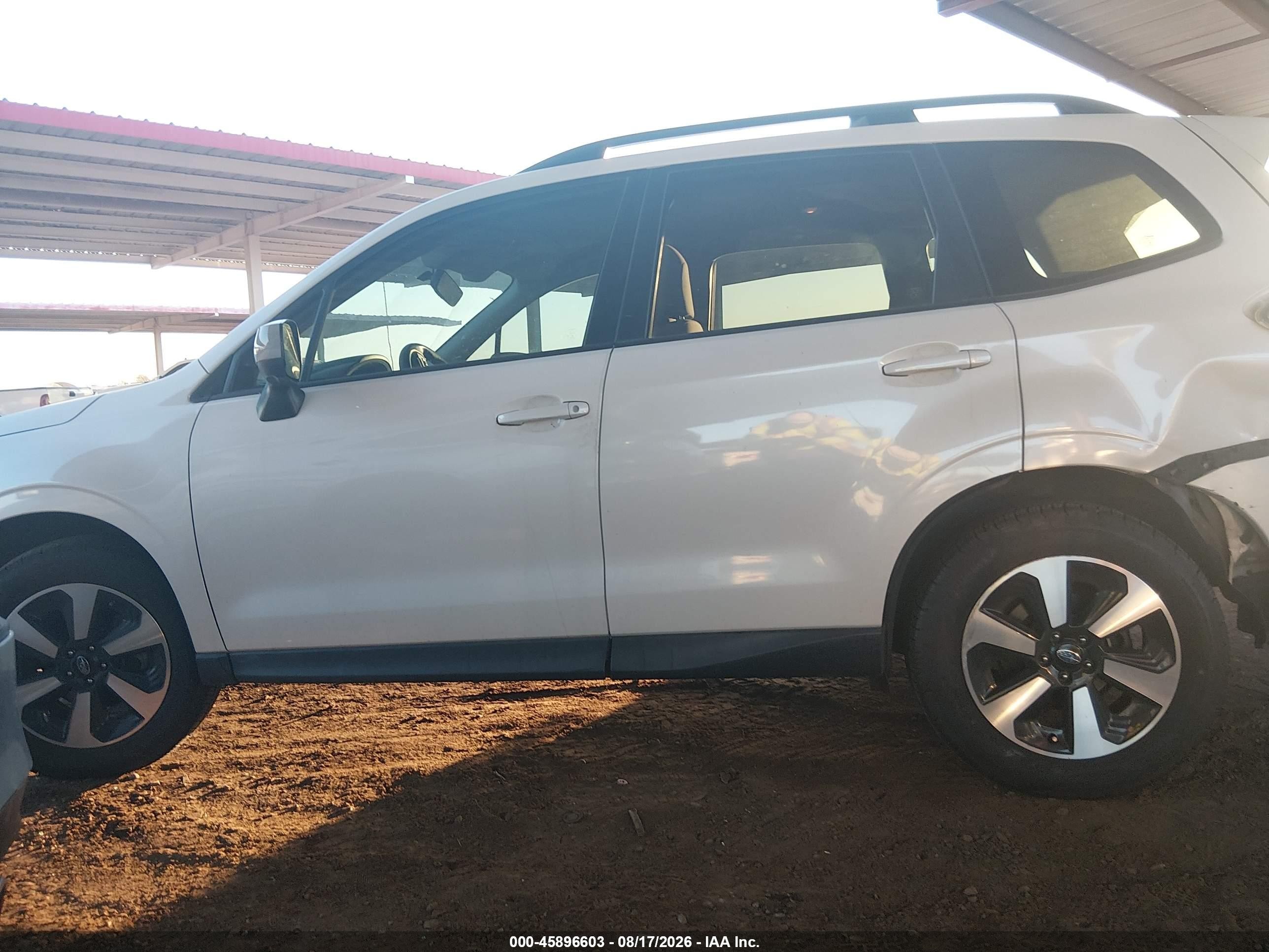 2017 Subaru Forester 2.5i Premium White vin: JF2SJAGC2HH472243