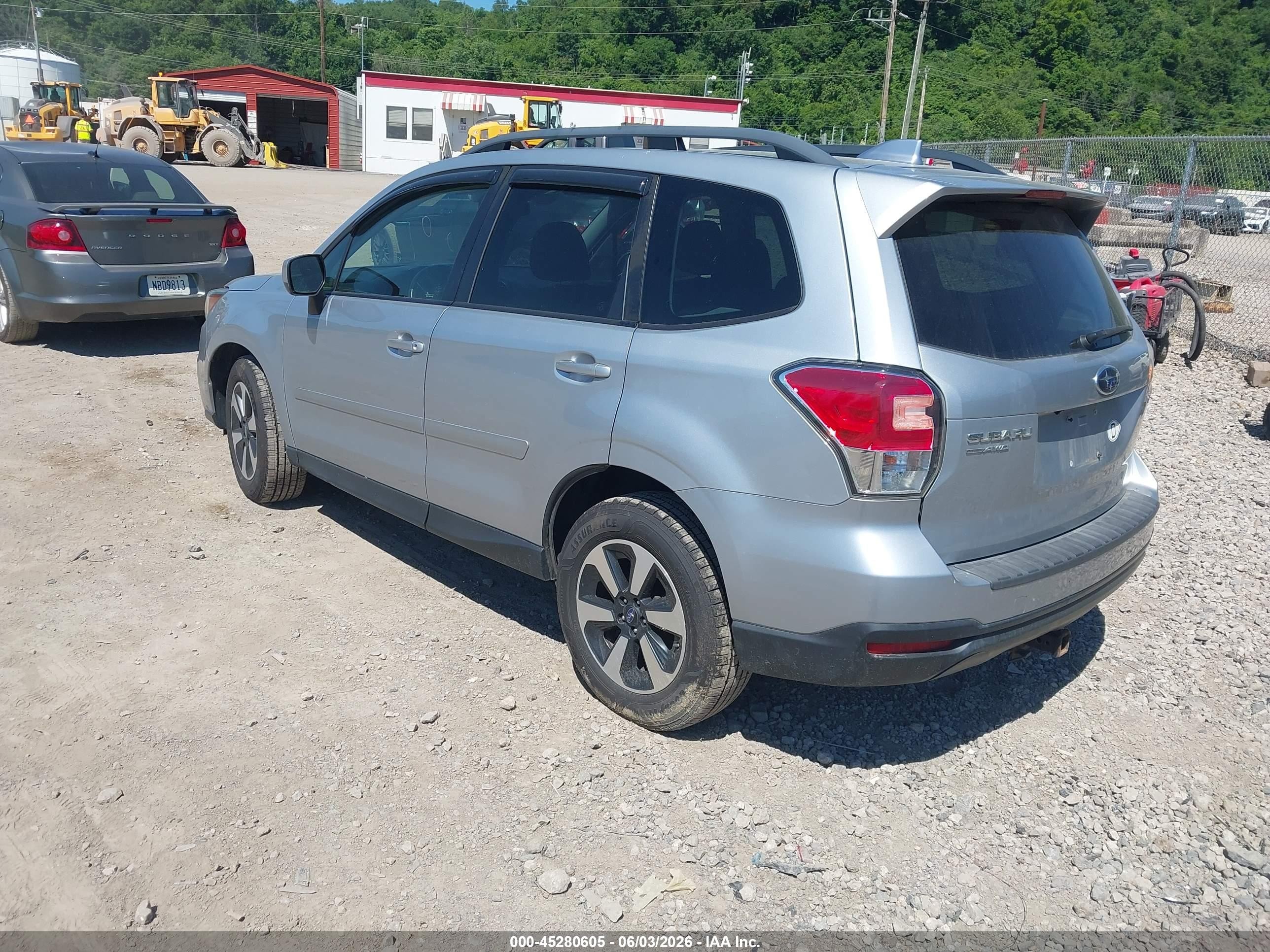 2017 Subaru Forester 2.5i Premium Silver vin: JF2SJAGC2HH810496