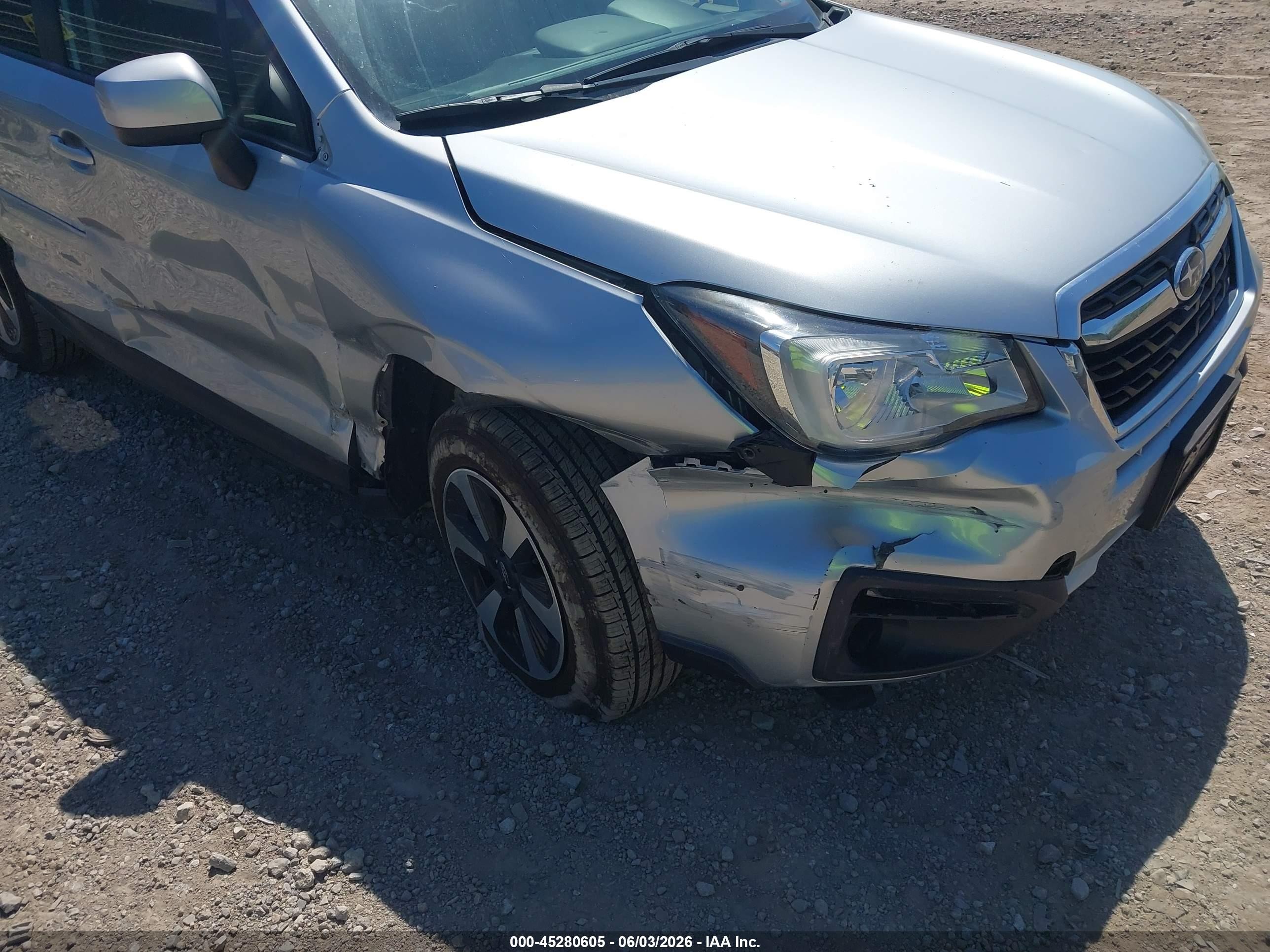2017 Subaru Forester 2.5i Premium Silver vin: JF2SJAGC2HH810496