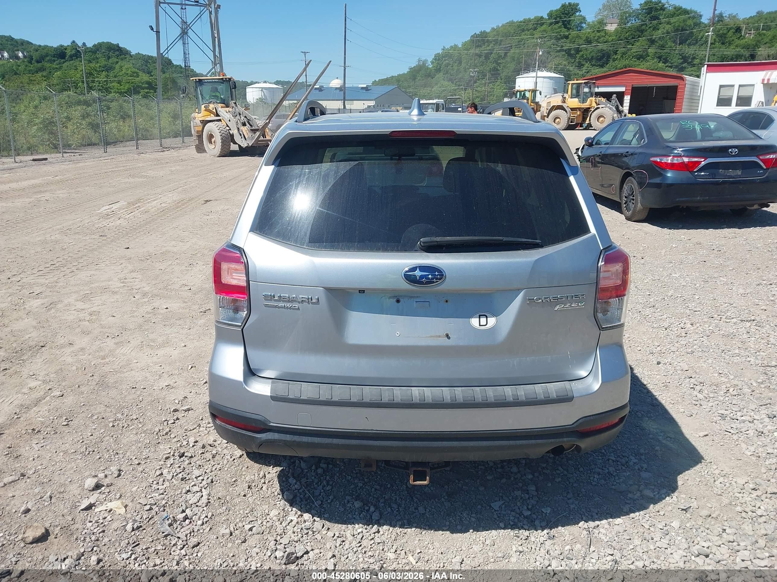 2017 Subaru Forester 2.5i Premium Silver vin: JF2SJAGC2HH810496