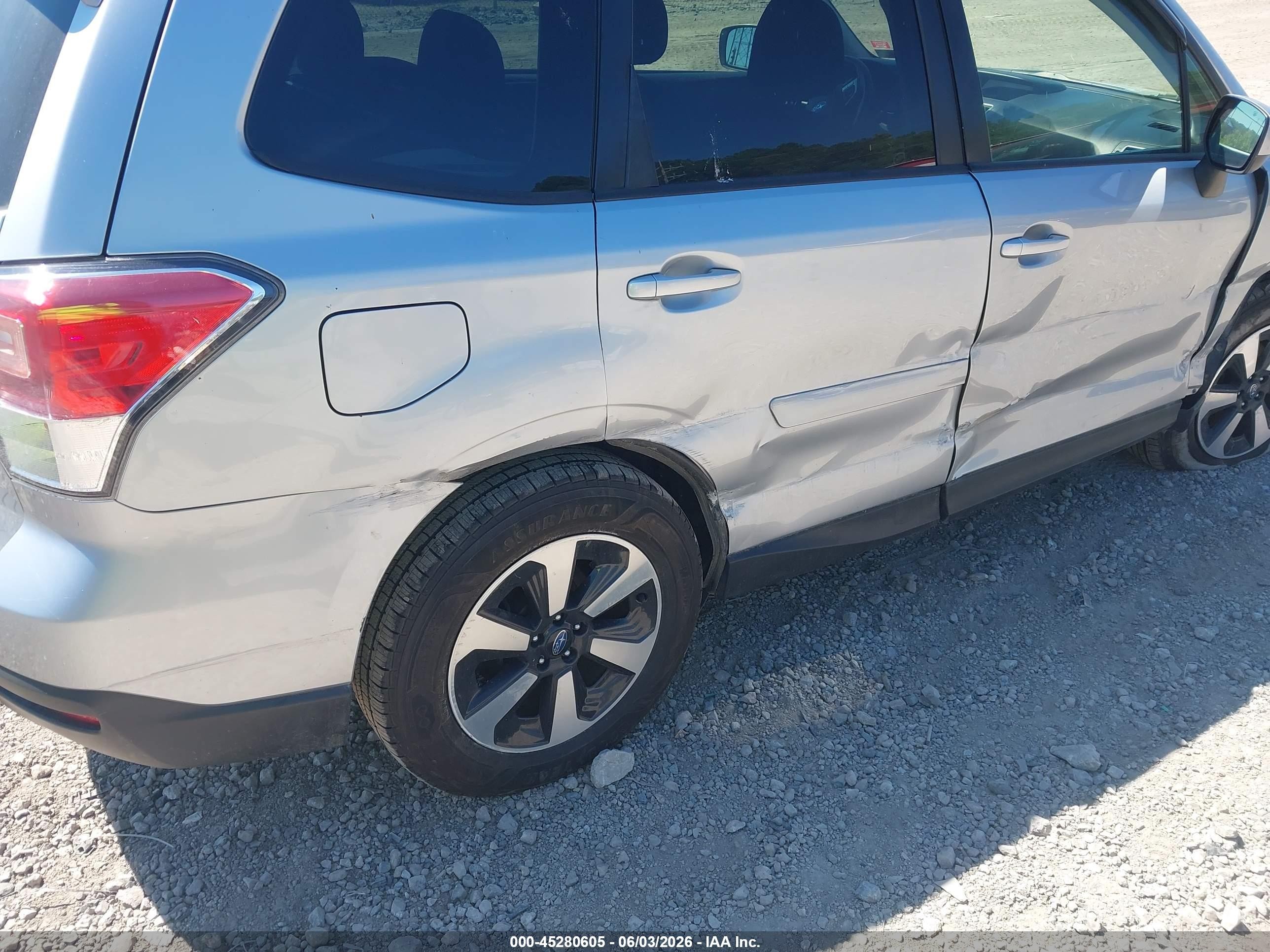 2017 Subaru Forester 2.5i Premium Silver vin: JF2SJAGC2HH810496