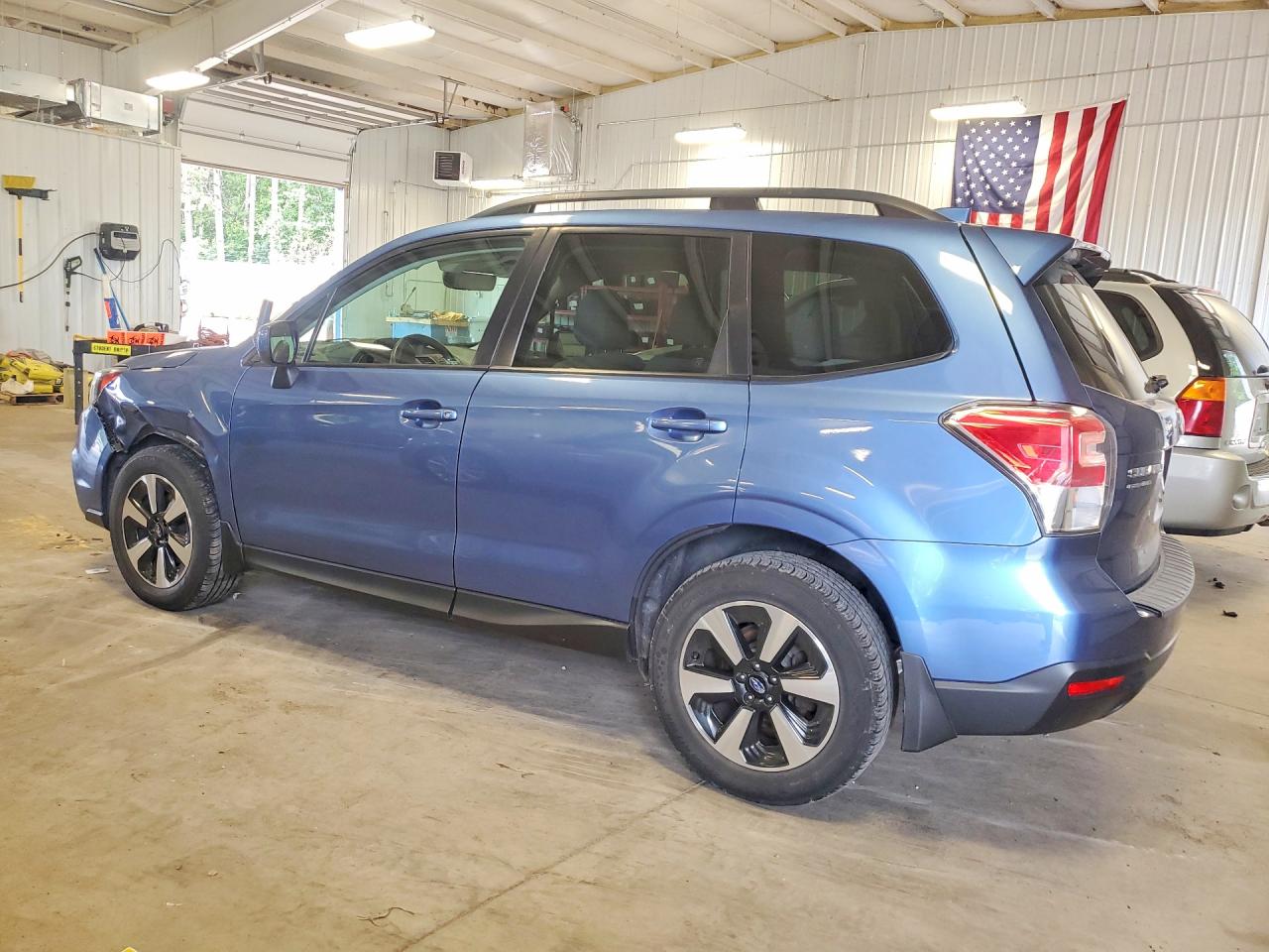 2018 Subaru Forester 2.5i Premium Blue vin: JF2SJAGC2JH407141