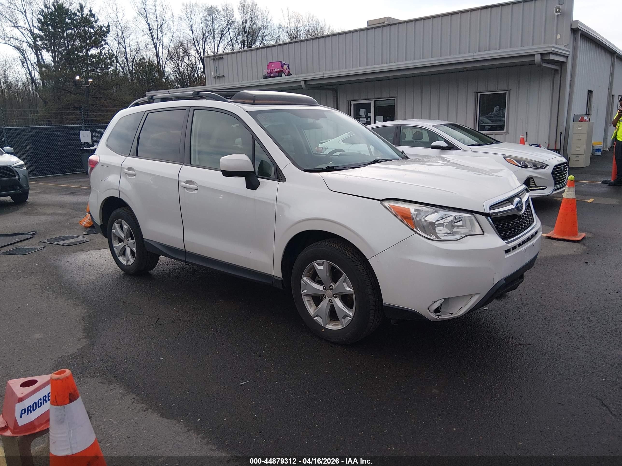 2014 Subaru Forester 2.5i Premium White vin: JF2SJAGC4EH523043
