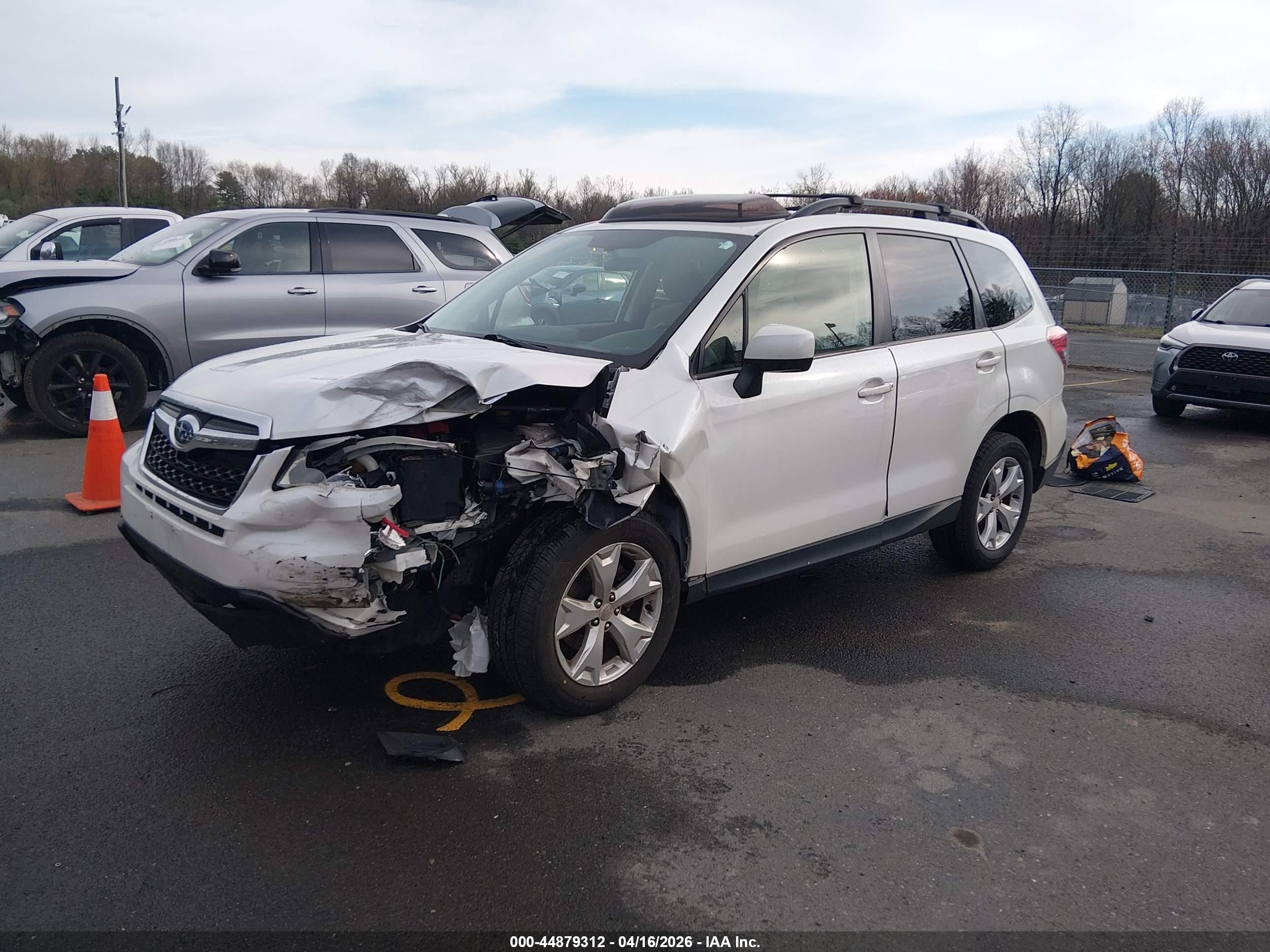 2014 Subaru Forester 2.5i Premium White vin: JF2SJAGC4EH523043