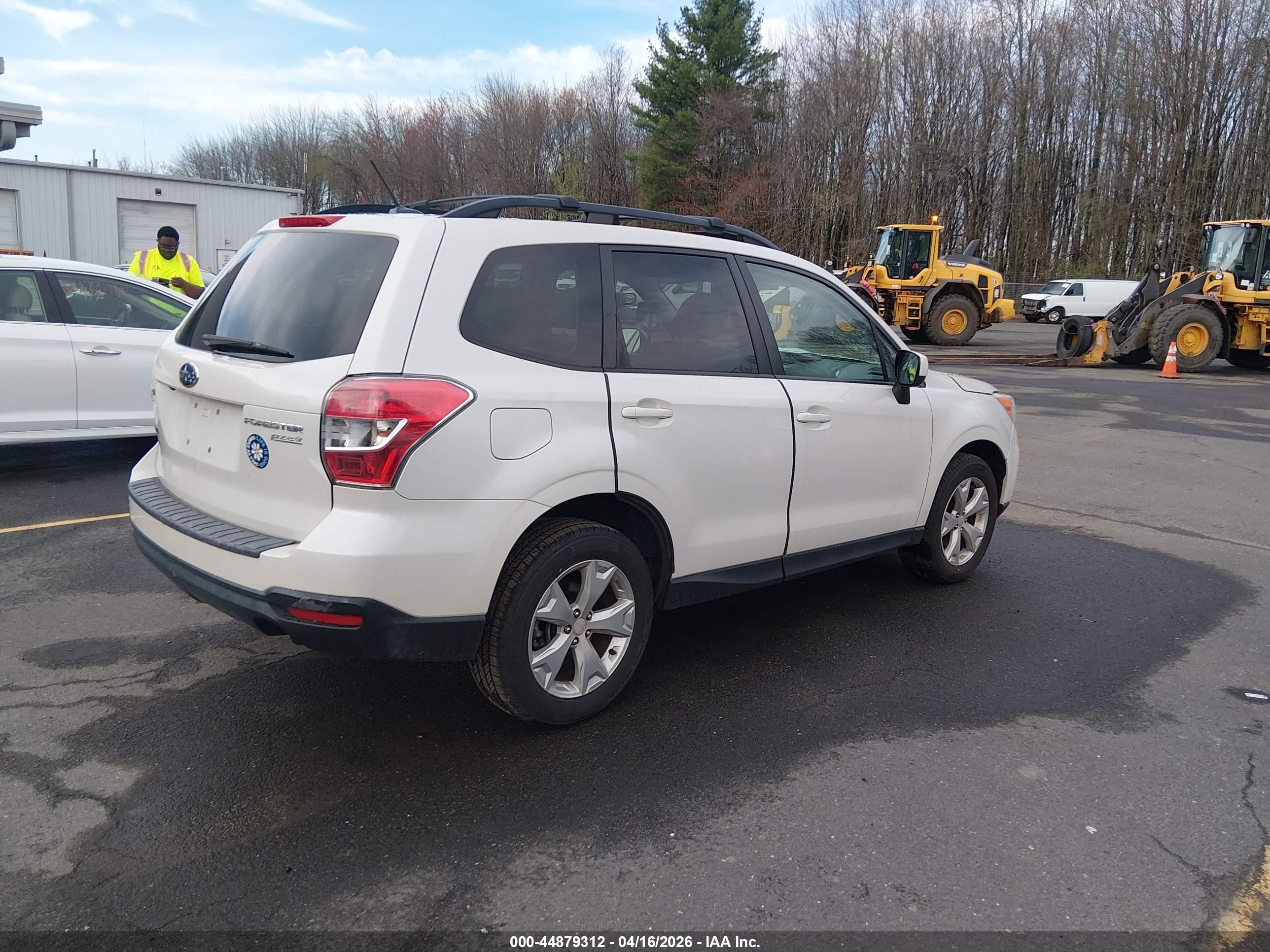 2014 Subaru Forester 2.5i Premium White vin: JF2SJAGC4EH523043