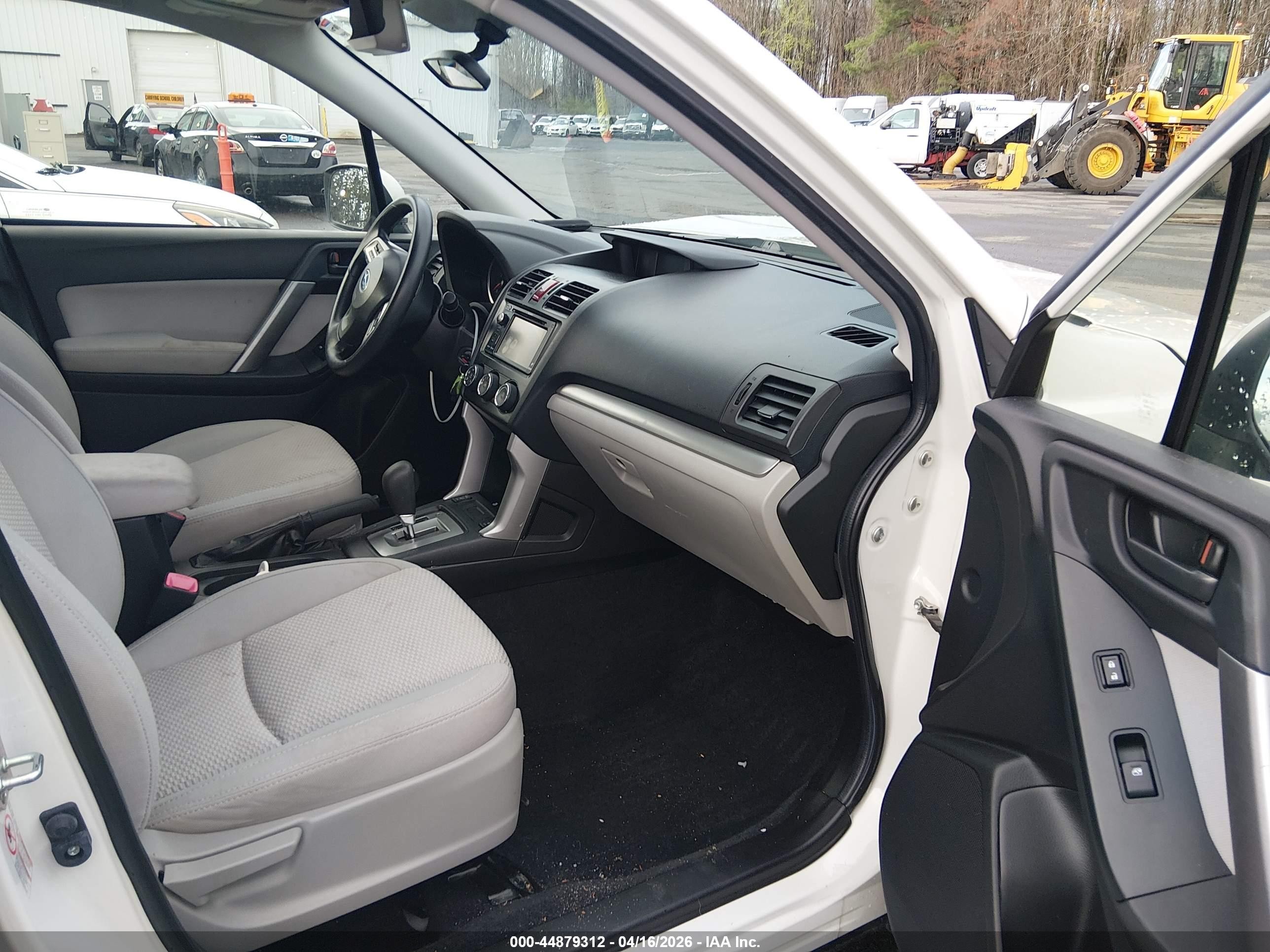 2014 Subaru Forester 2.5i Premium White vin: JF2SJAGC4EH523043