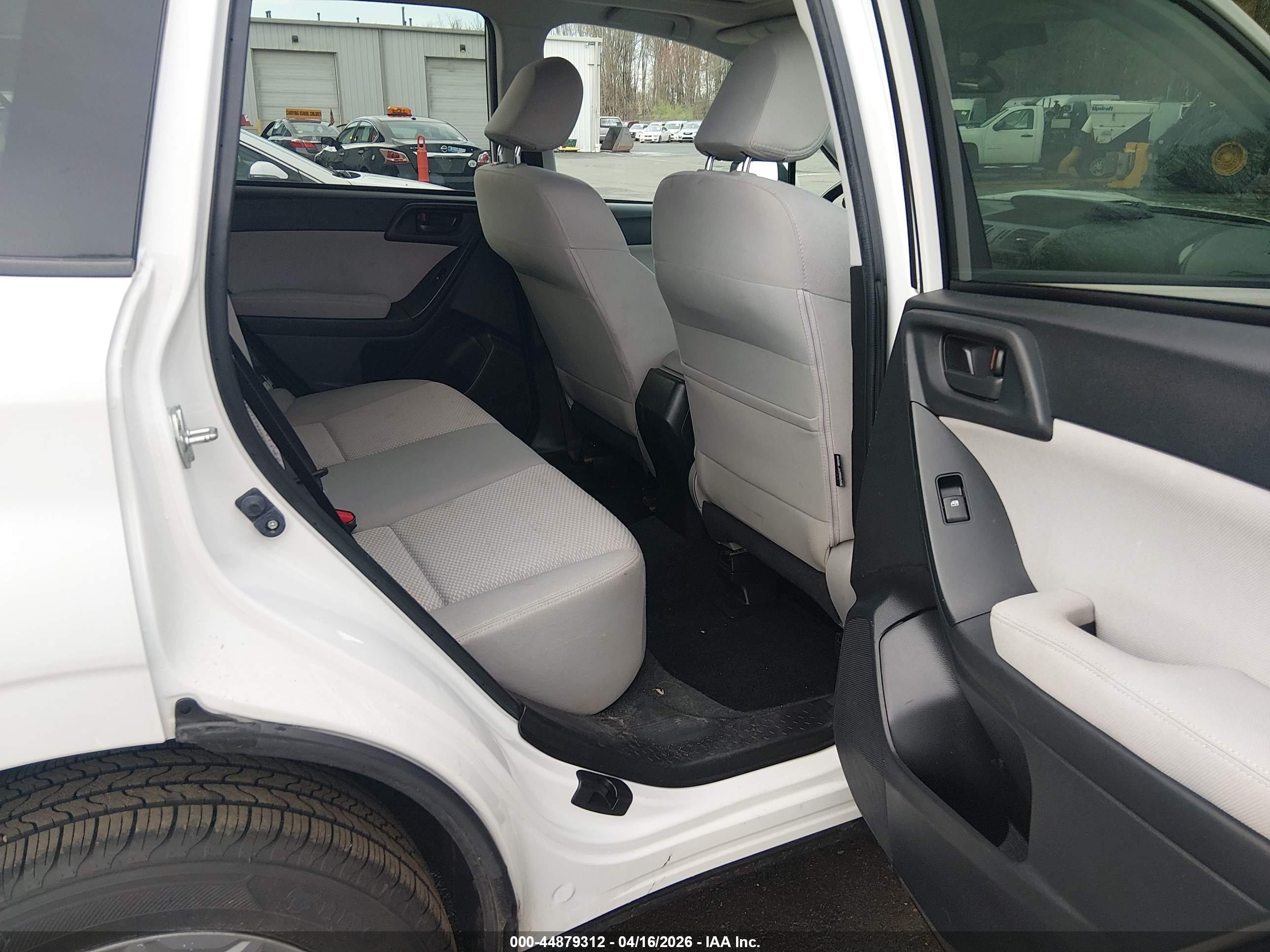 2014 Subaru Forester 2.5i Premium White vin: JF2SJAGC4EH523043