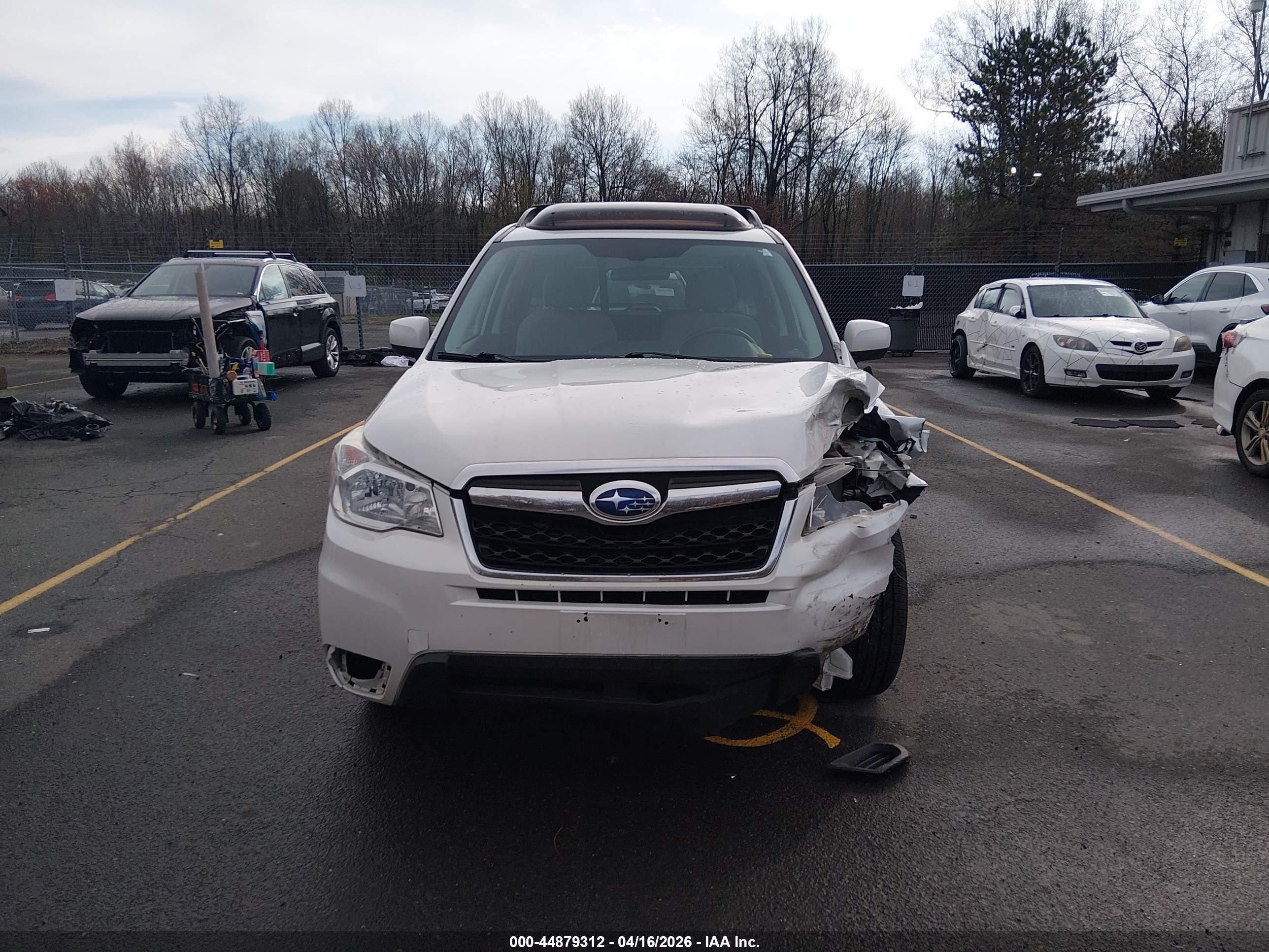 2014 Subaru Forester 2.5i Premium White vin: JF2SJAGC4EH523043