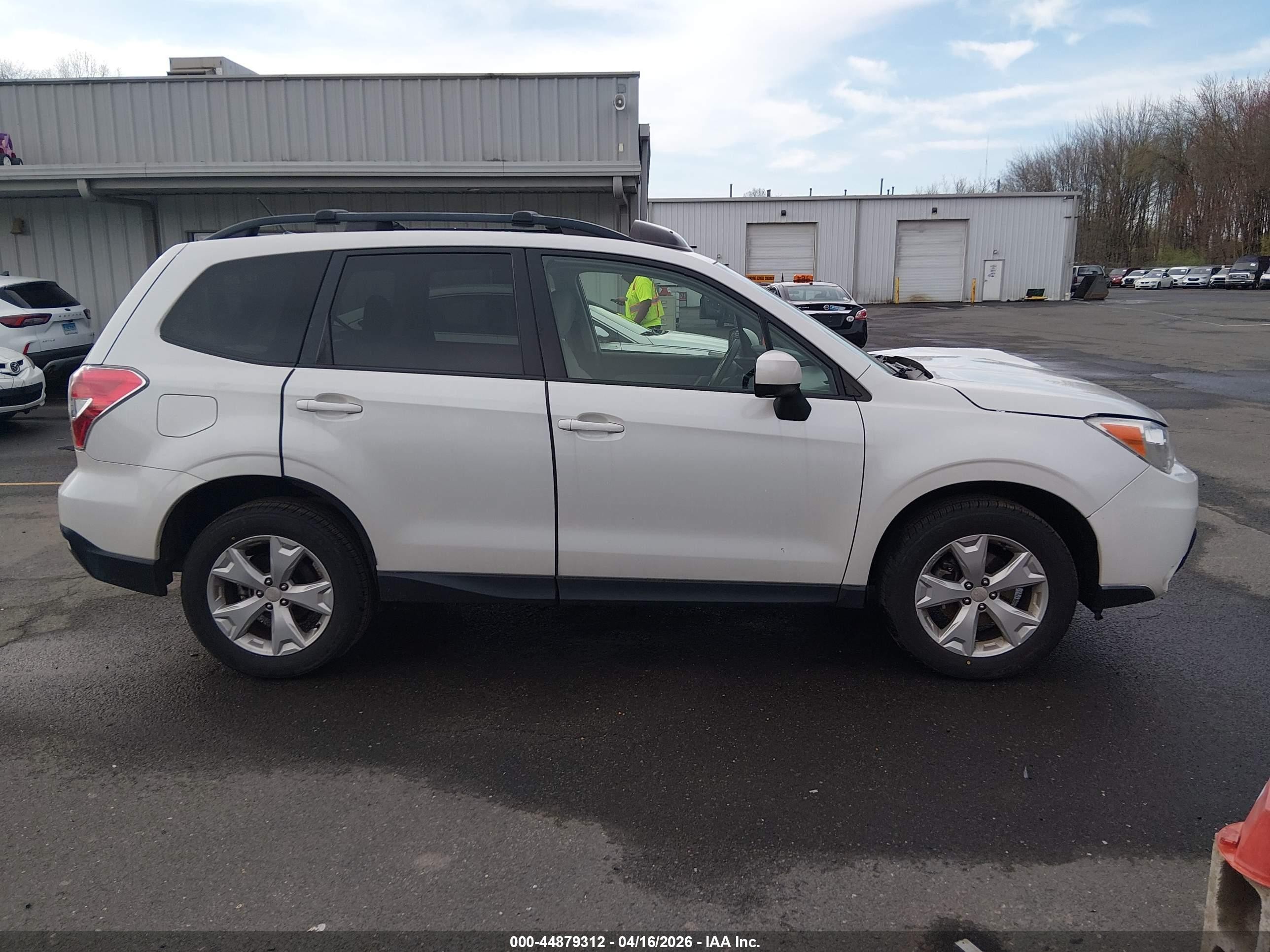 2014 Subaru Forester 2.5i Premium White vin: JF2SJAGC4EH523043