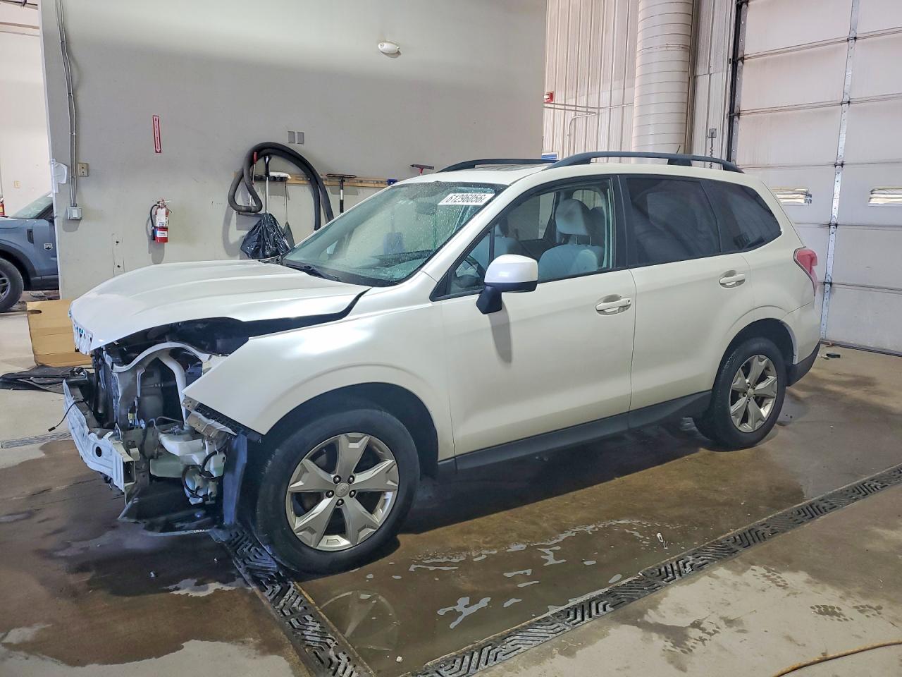 2014 Subaru Forester 2.5i Premium White vin: JF2SJAGC5EH492501