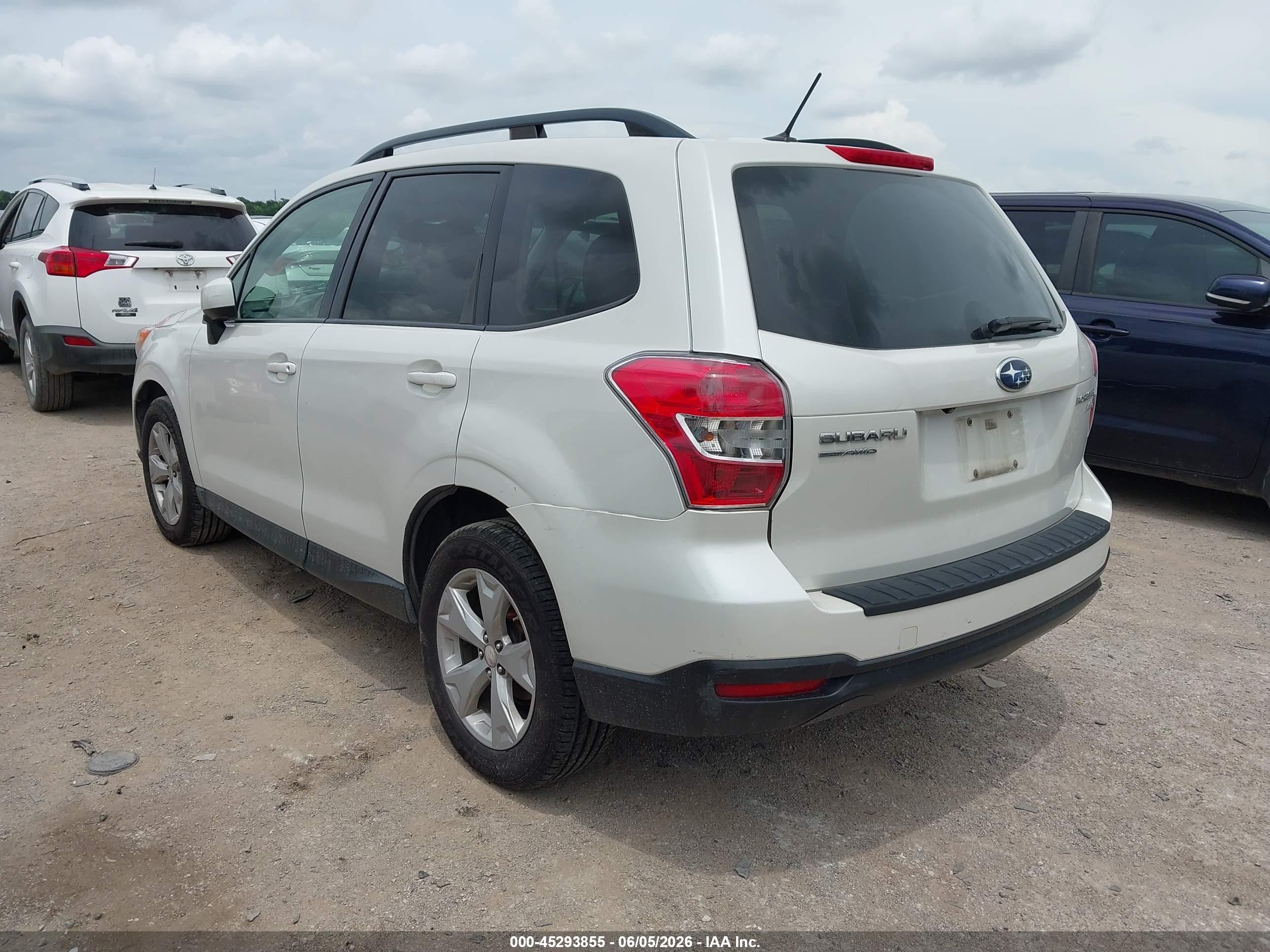 2015 Subaru Forester 2.5i Premium White vin: JF2SJAGC5FH835115