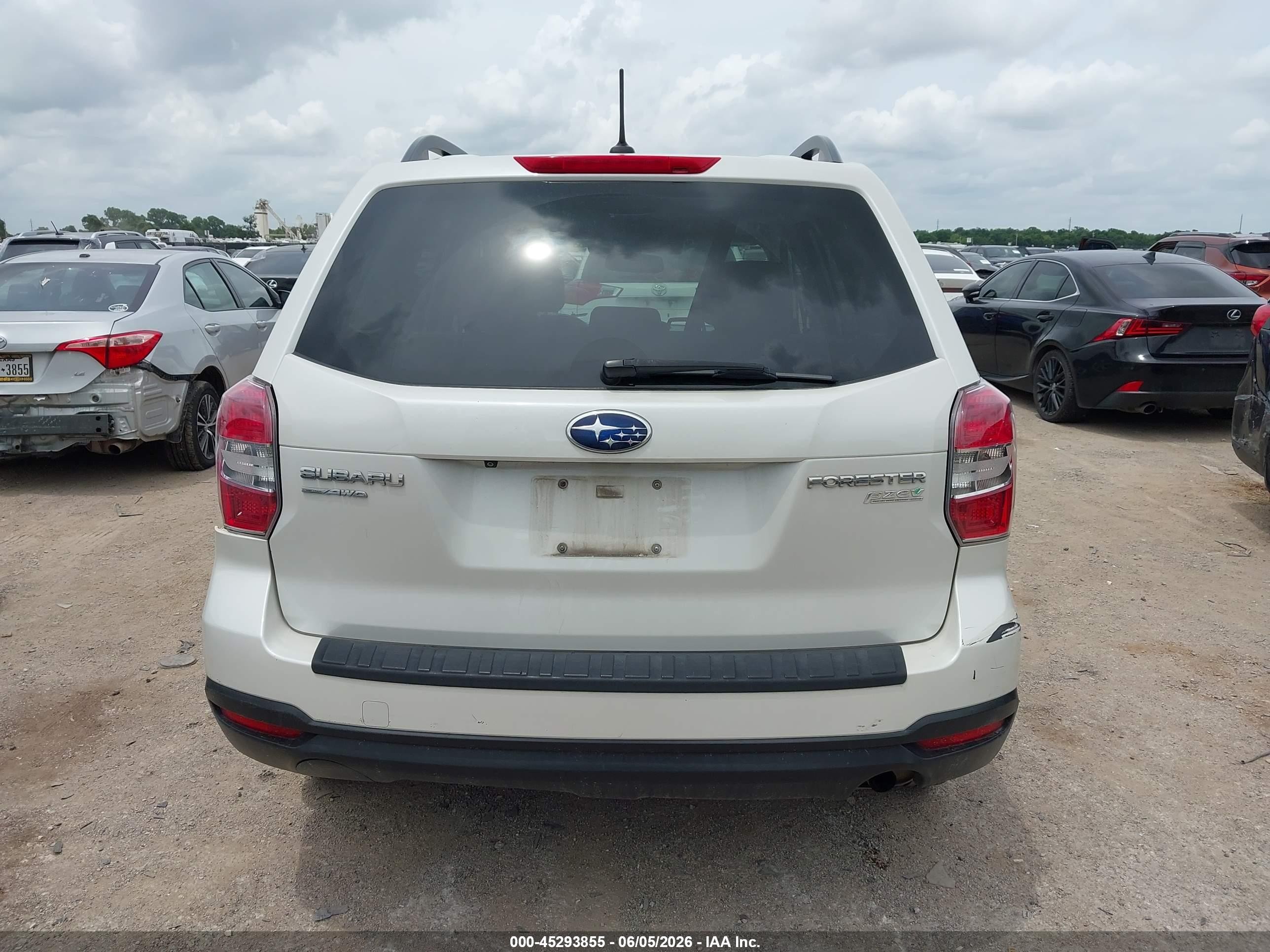 2015 Subaru Forester 2.5i Premium White vin: JF2SJAGC5FH835115