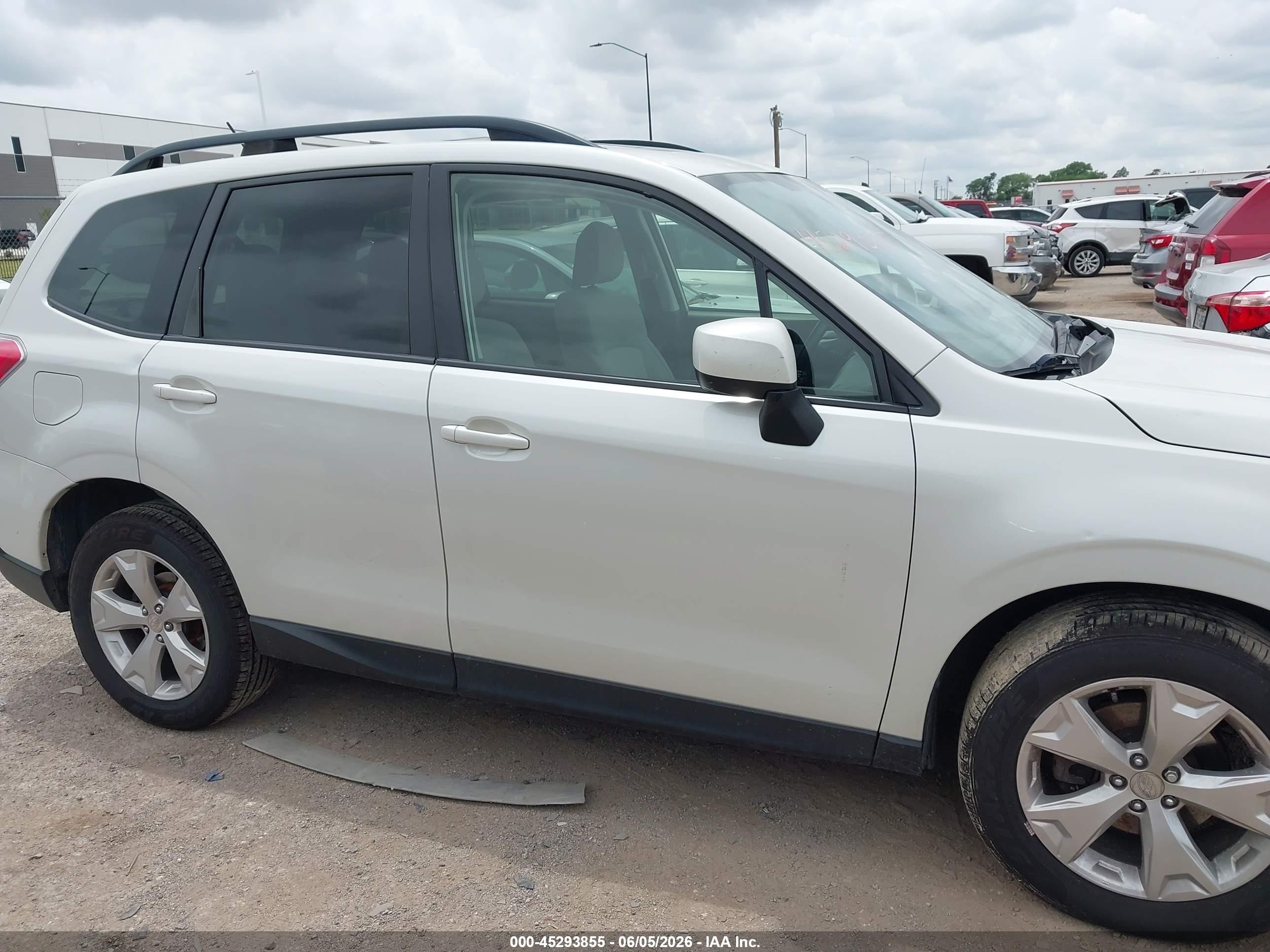 2015 Subaru Forester 2.5i Premium White vin: JF2SJAGC5FH835115