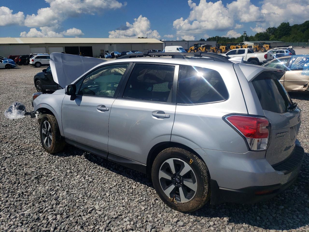 2018 Subaru Forester 2.5i Premium Silver vin: JF2SJAGC5JH586470